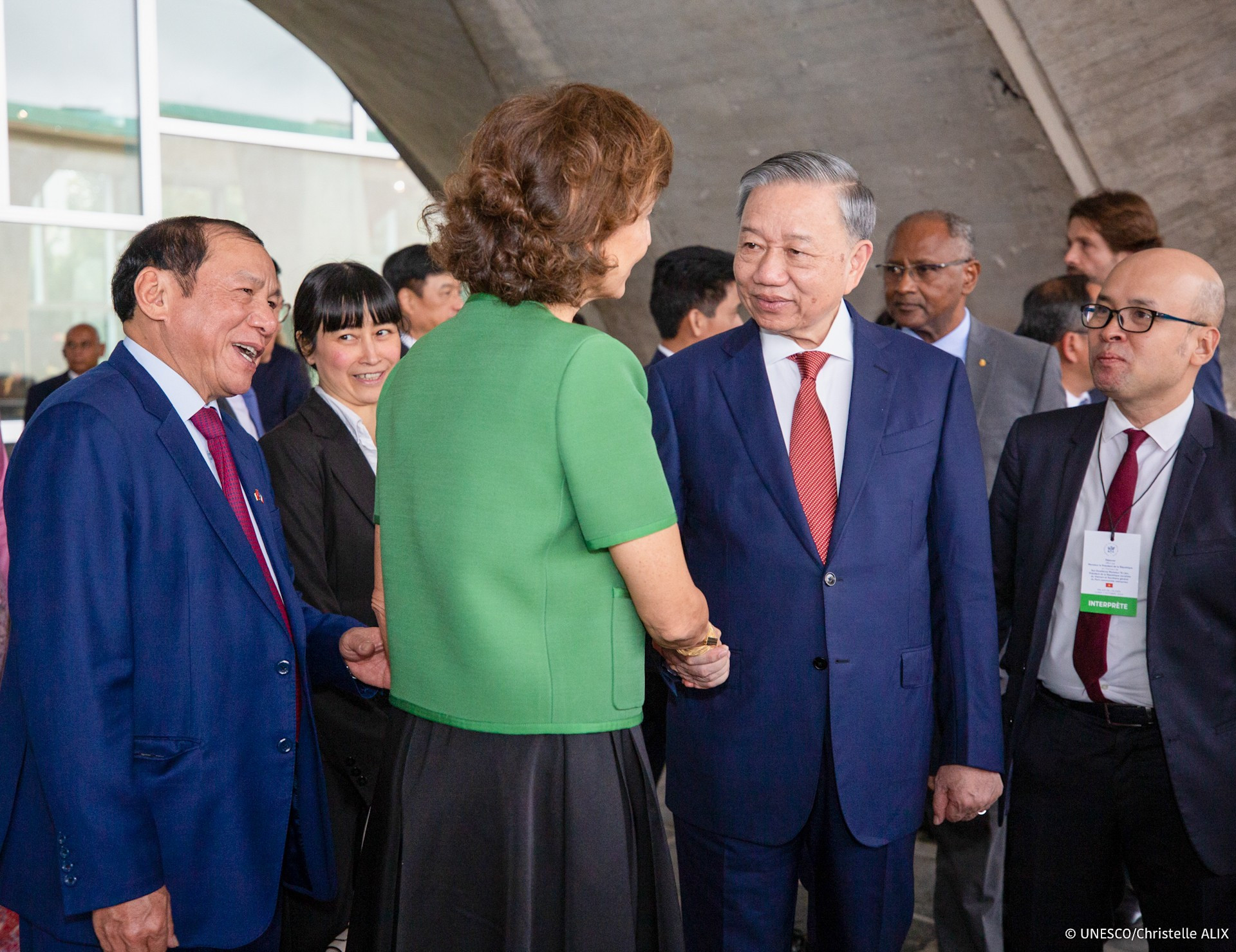 La directora general de la Unesco se despide del secretario general del Partido y presidente To Lam. La directora general de la Unesco se despide del secretario general del Partido y presidente To Lam.