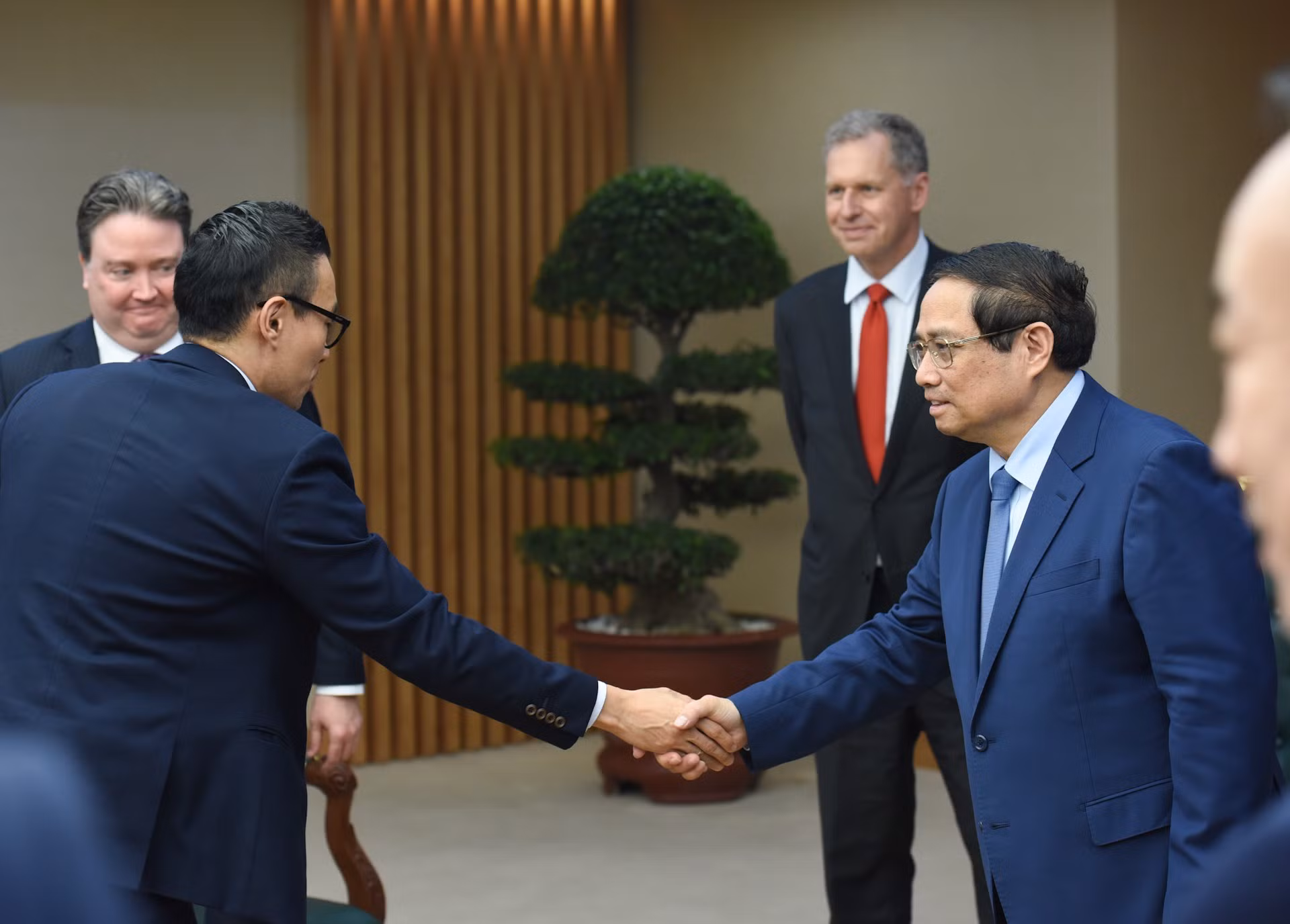 El jefe de Gobierno recibe a miembros de la delegación de Steven Kobos.