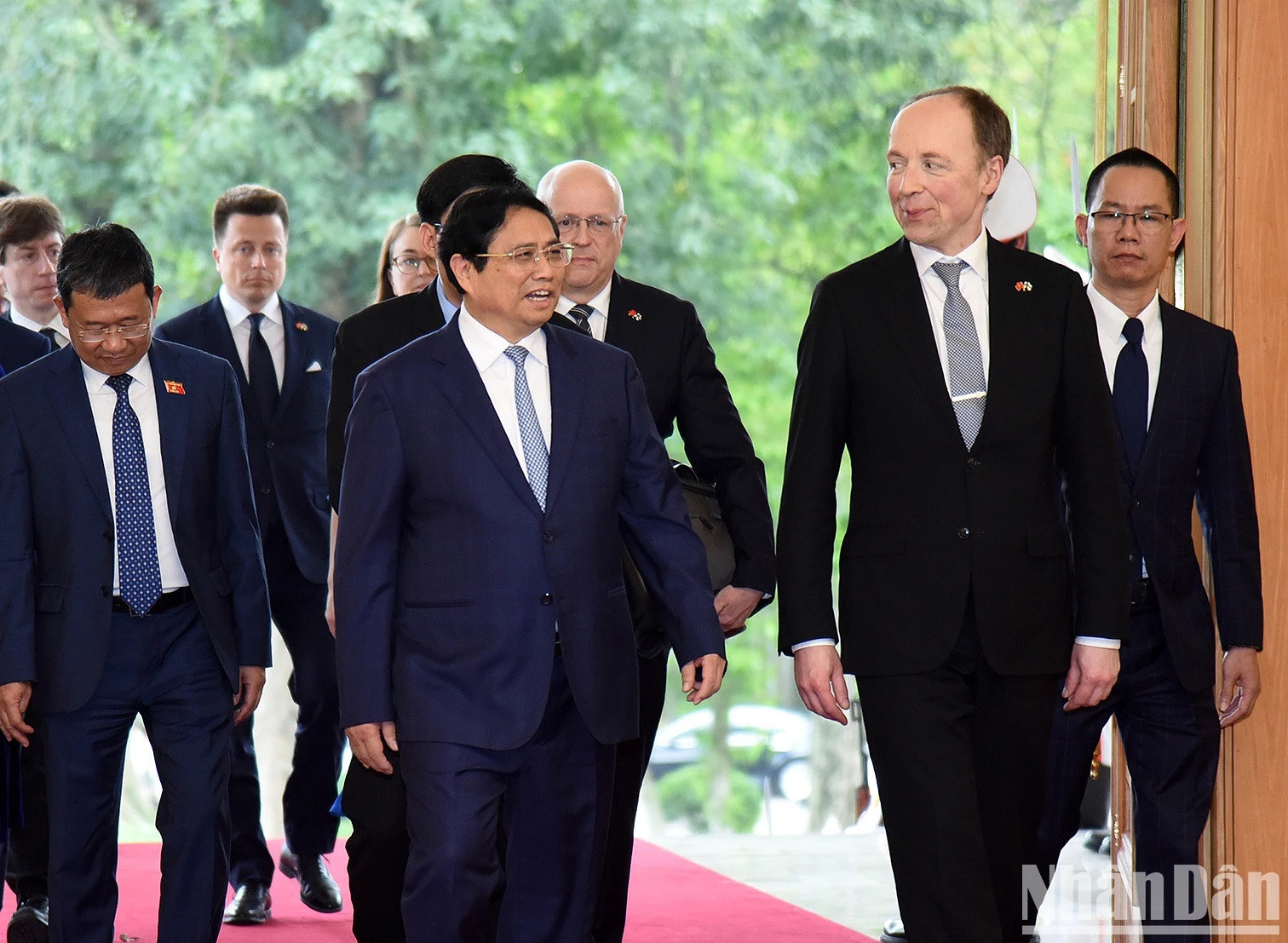 El premier Pham Minh Chinh y el presidente del Parlamento finlandés, Jussi Halla-aho.