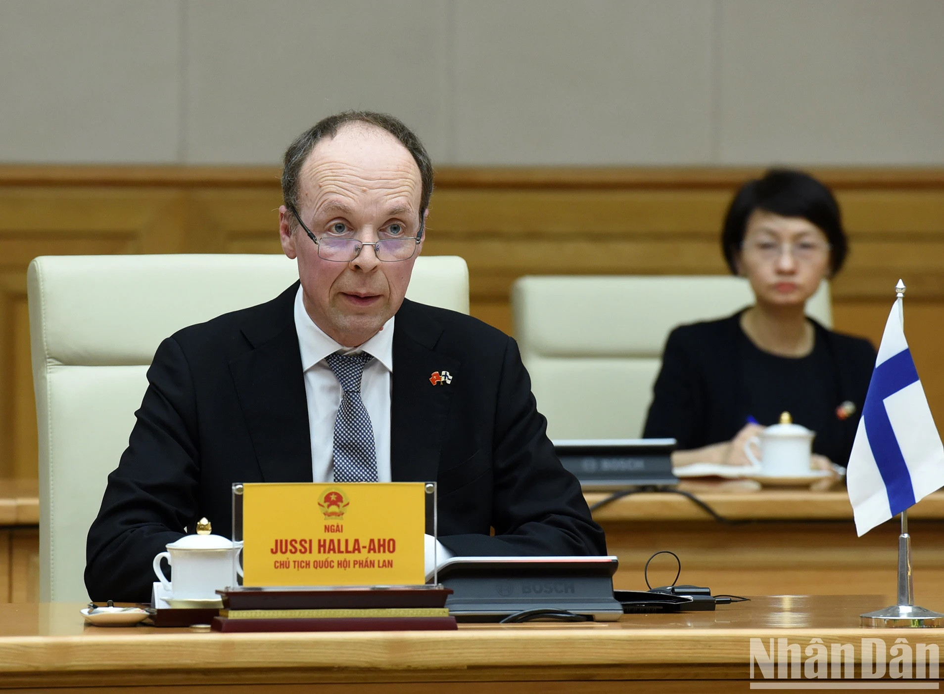 El jefe del Legislativo de Finlandia da palabras.