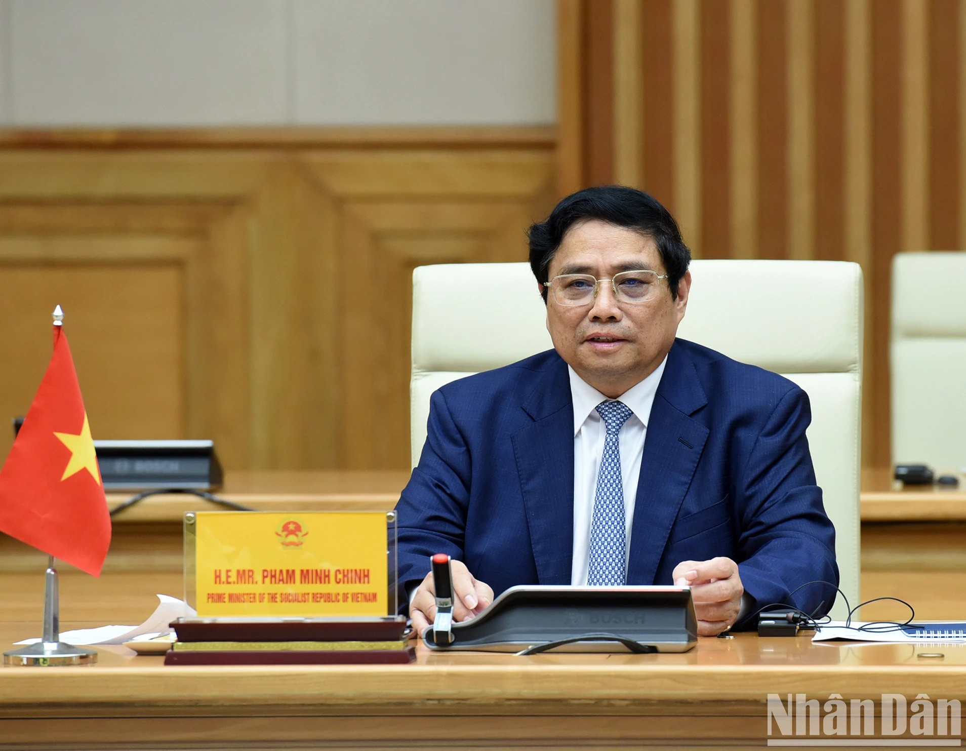 Minh Chinh interviene en la reunión con el titular del Parlamento finlandés.