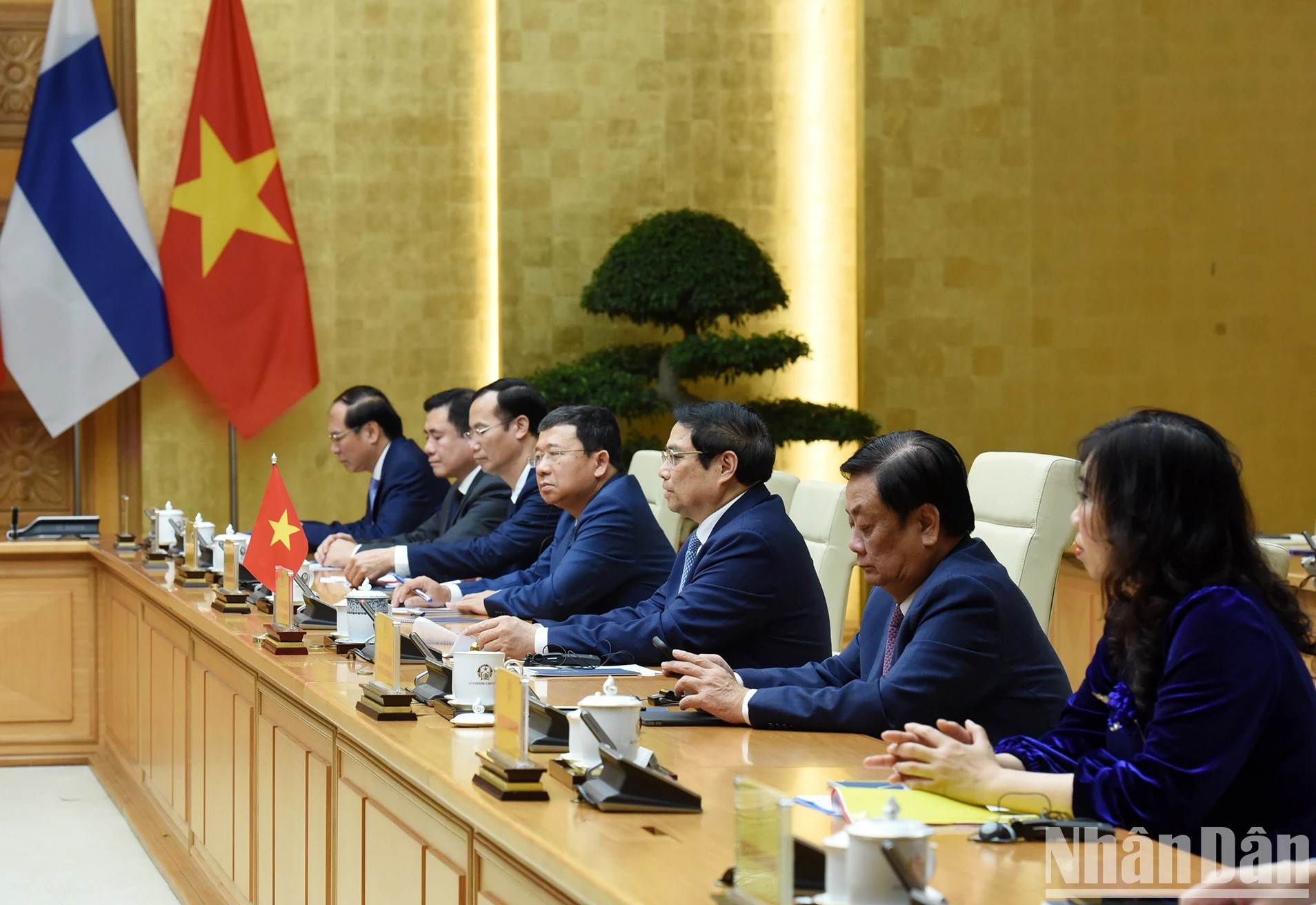 Representantes del Gobierno anfitrión.