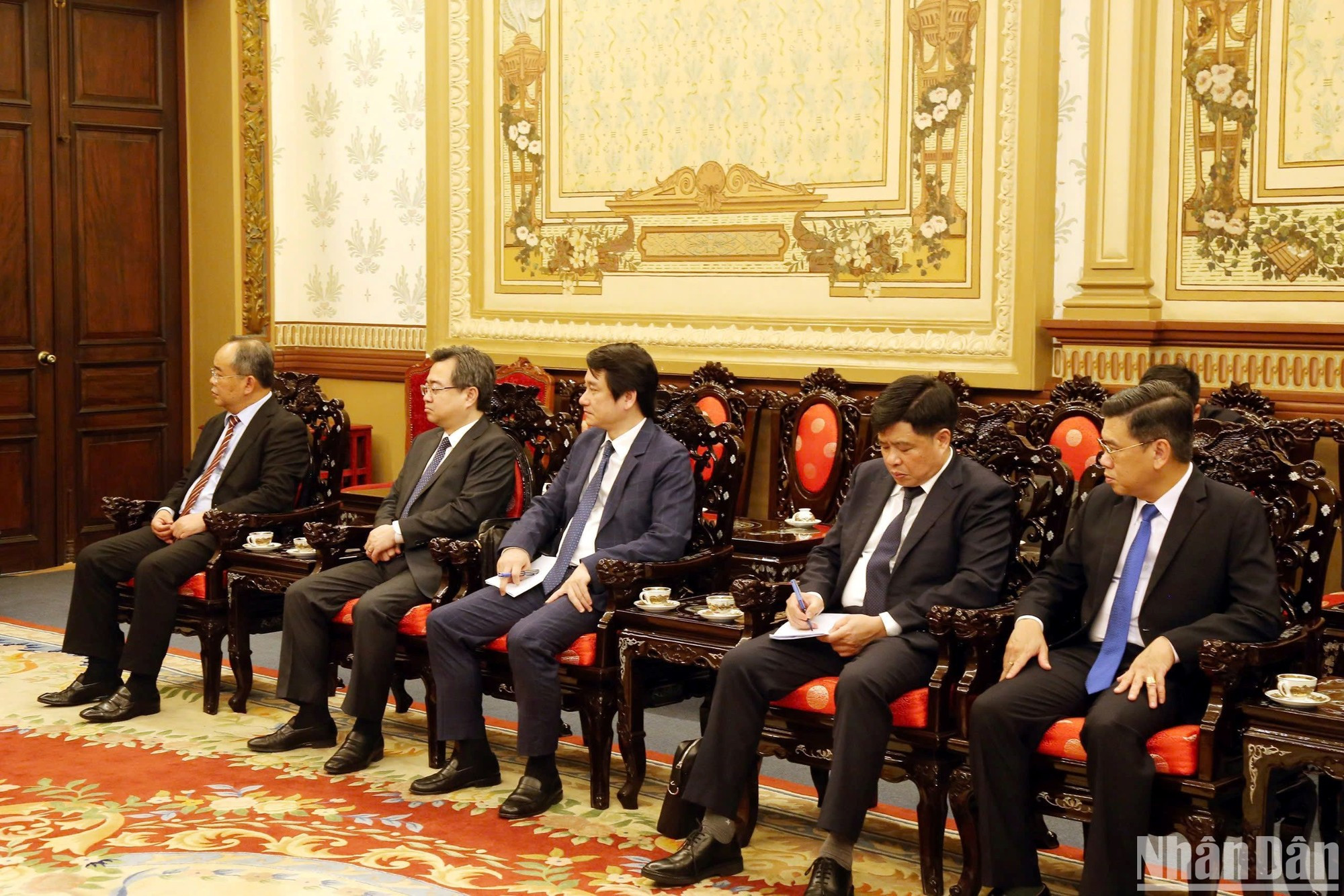 Funcionarios de Vietnam en la reunión.