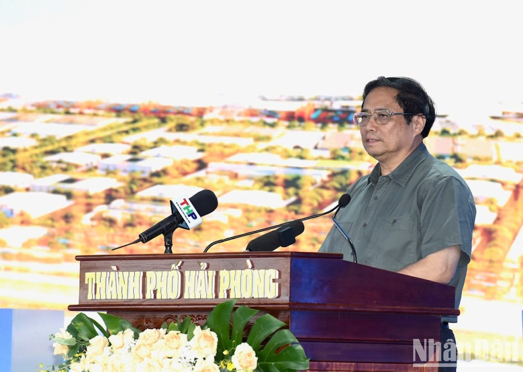 El primer ministro, Pham Minh Chinh, da sus palabras.