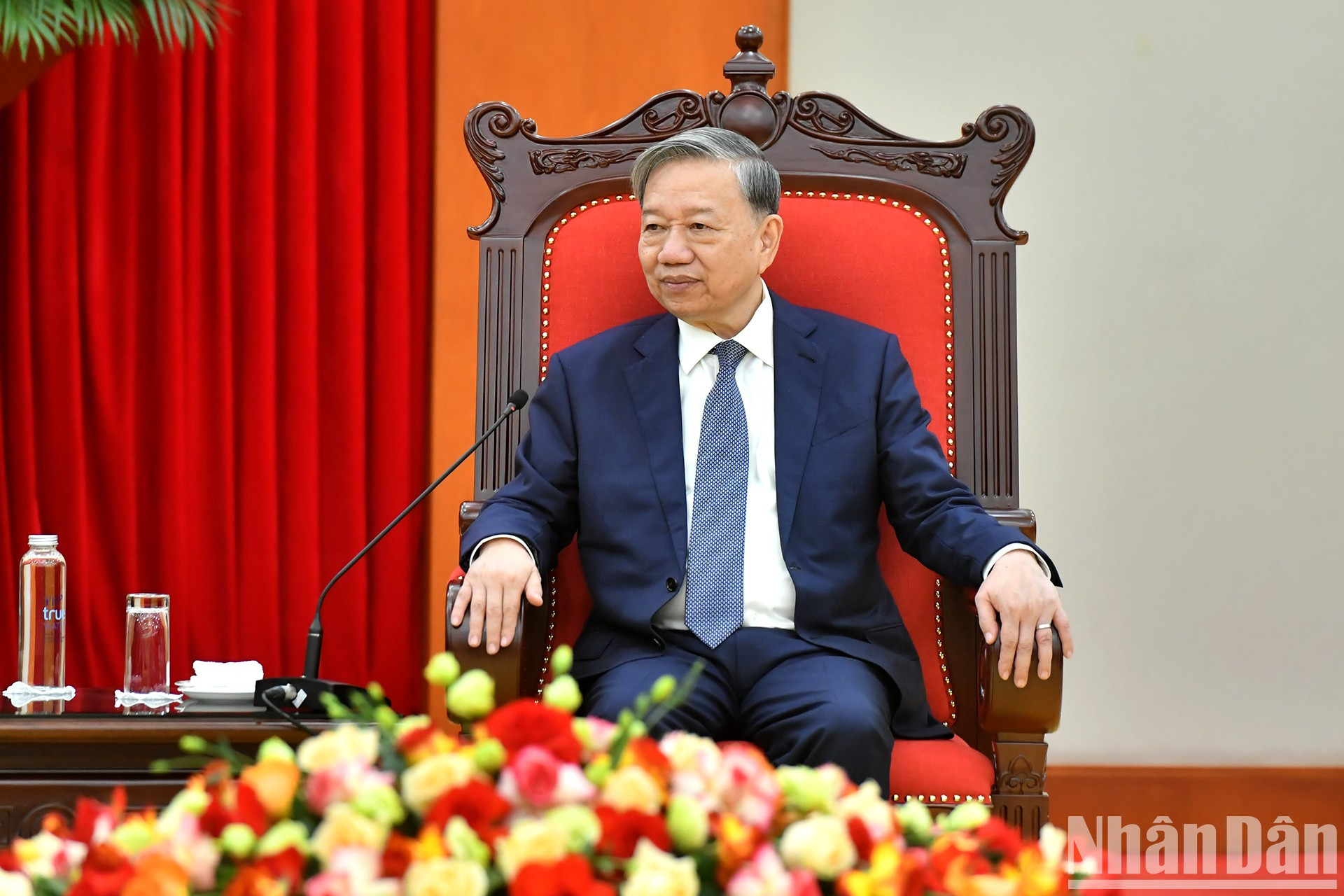 El máximo dirigente político de Vietnam interviene.