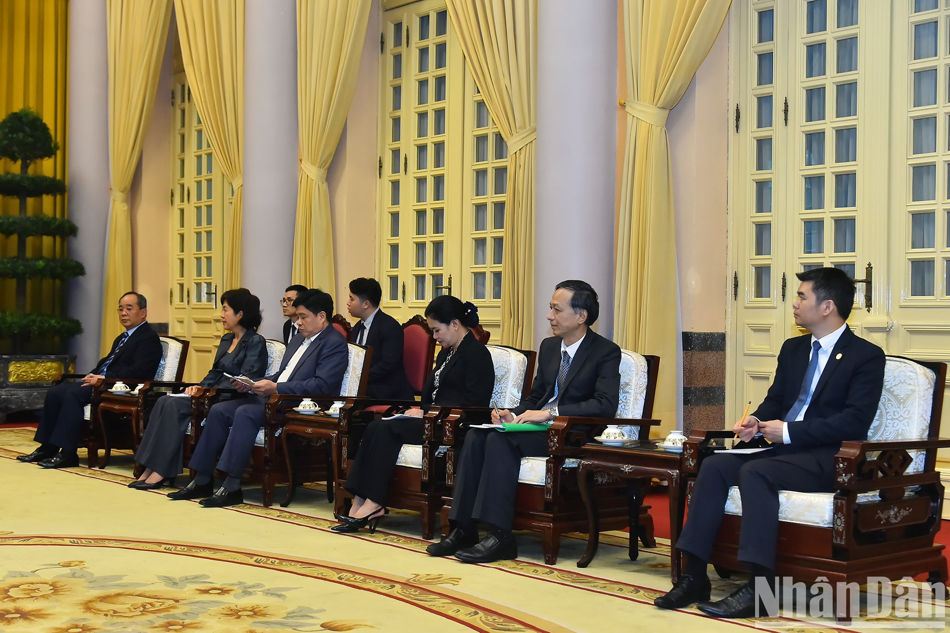 Representantes de Vietnam en la cita. Representantes de Vietnam en la cita.