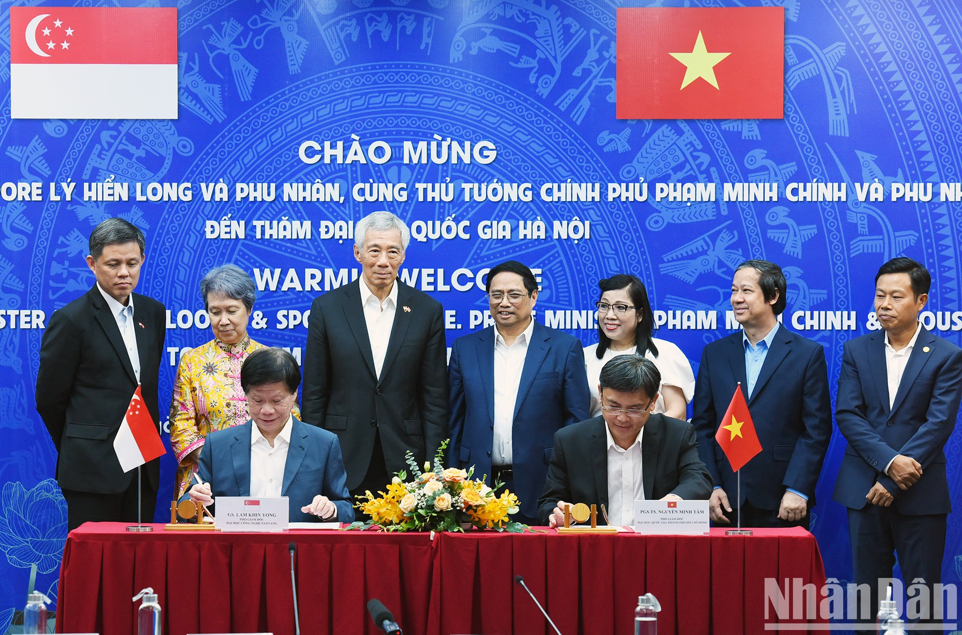 Los primeros ministros presencian la firma de acuerdos bilaterales entre la Universidad Nacional de Hanói y la Universidad Nacional de Ciudad Ho Chi Minh con la Universidad de Tecnología de Nanyang (Singapur). Los primeros ministros presencian la firma de acuerdos bilaterales entre la Universidad Nacional de Hanói y la Universidad Nacional de Ciudad Ho Chi Minh con la Universidad de Tecnología de Nanyang (Singapur).