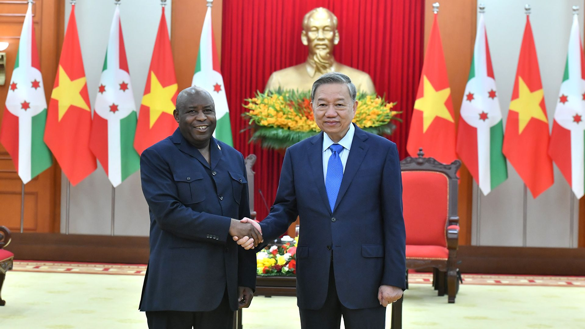 [Foto] Líder partidista vietnamita recibe a presidente de Burundi