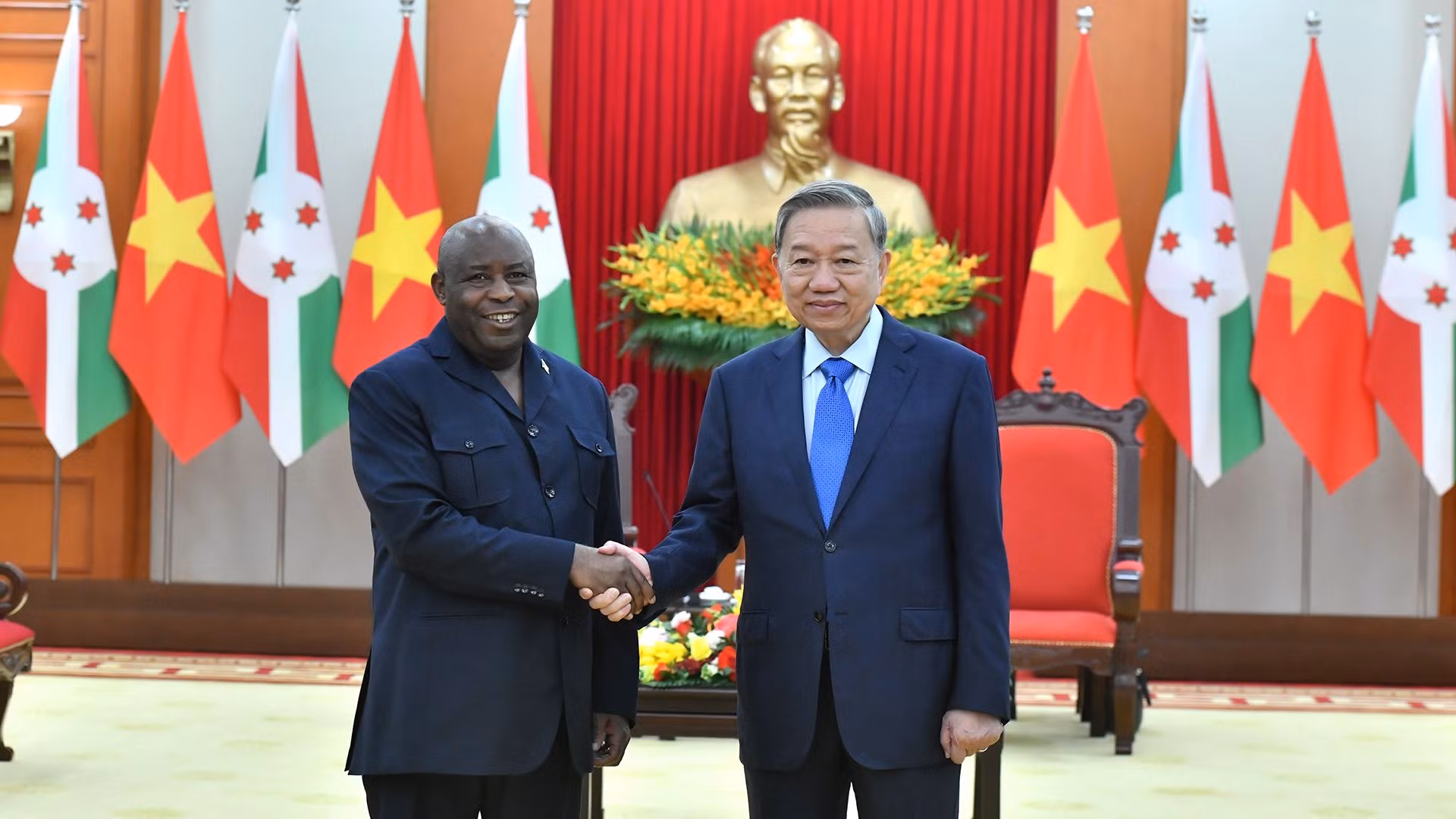 [Foto] Líder partidista vietnamita recibe a presidente de Burundi
