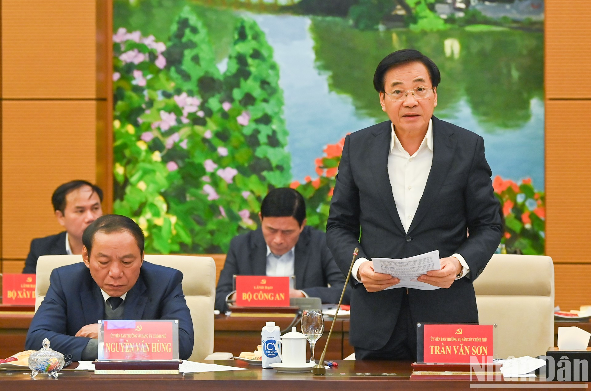 El ministro y jefe de la Oficina Gubernamental, Tran Van Son. El ministro y jefe de la Oficina Gubernamental, Tran Van Son.