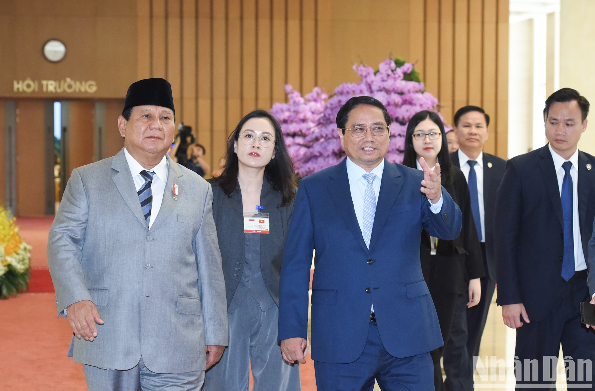 El premier Pham Minh Chinh recibe al presidente electo de Indonesia, Prabowo Subianto. El premier Pham Minh Chinh recibe al presidente electo de Indonesia, Prabowo Subianto.