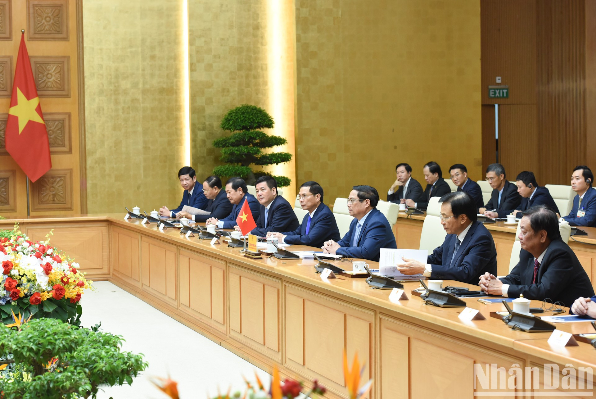 Minh Chinh y miembros del Gobierno vietnamita. Minh Chinh y miembros del Gobierno vietnamita.