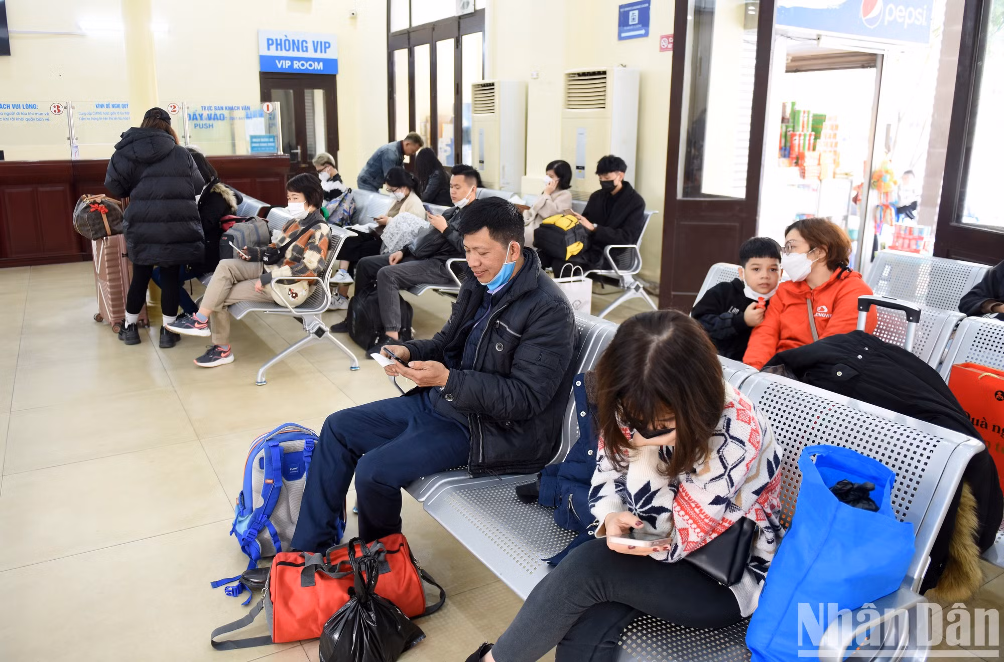 Sala de espera de la estación.