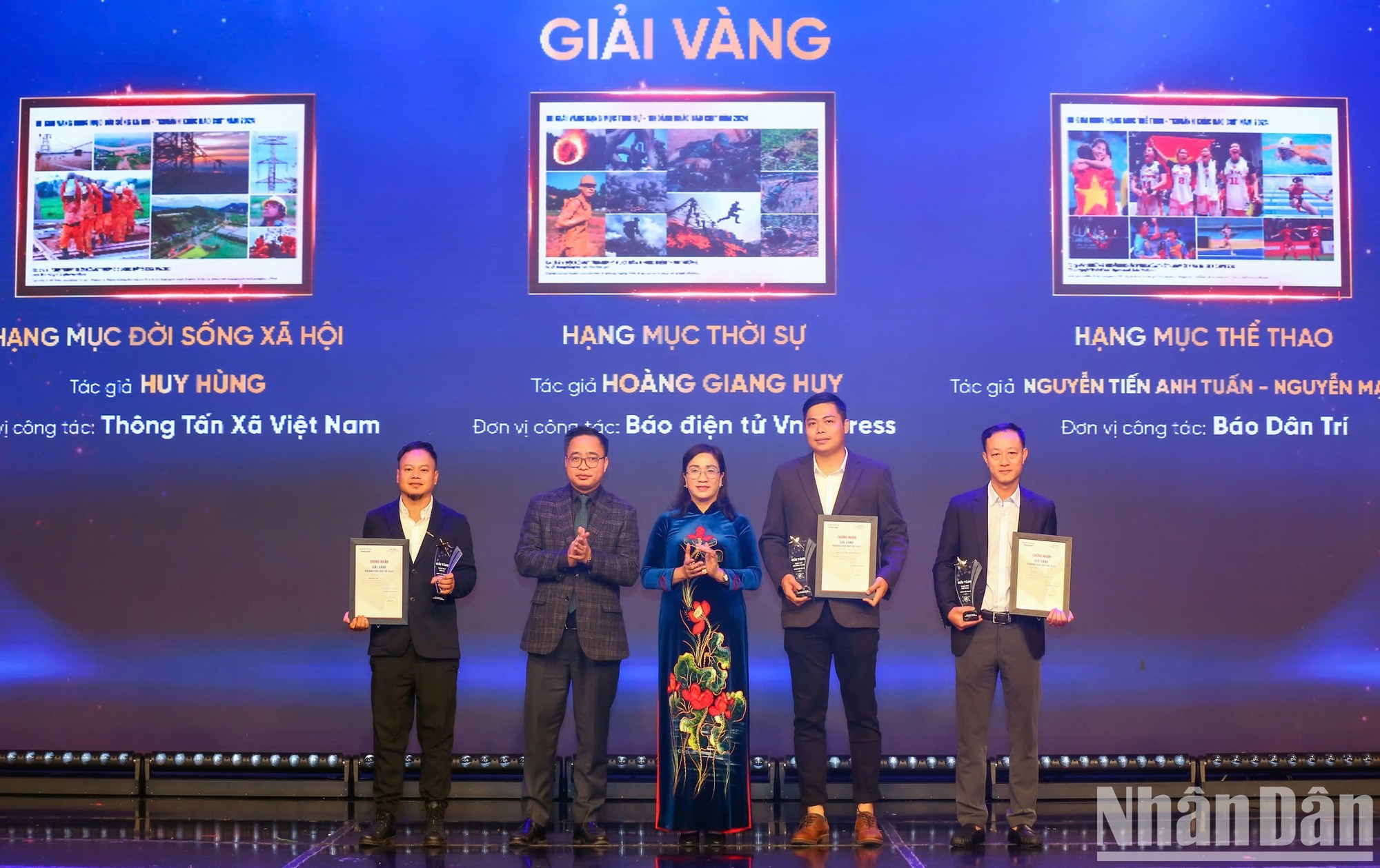 Entrega de los premios de oro. Entrega de los premios de oro.