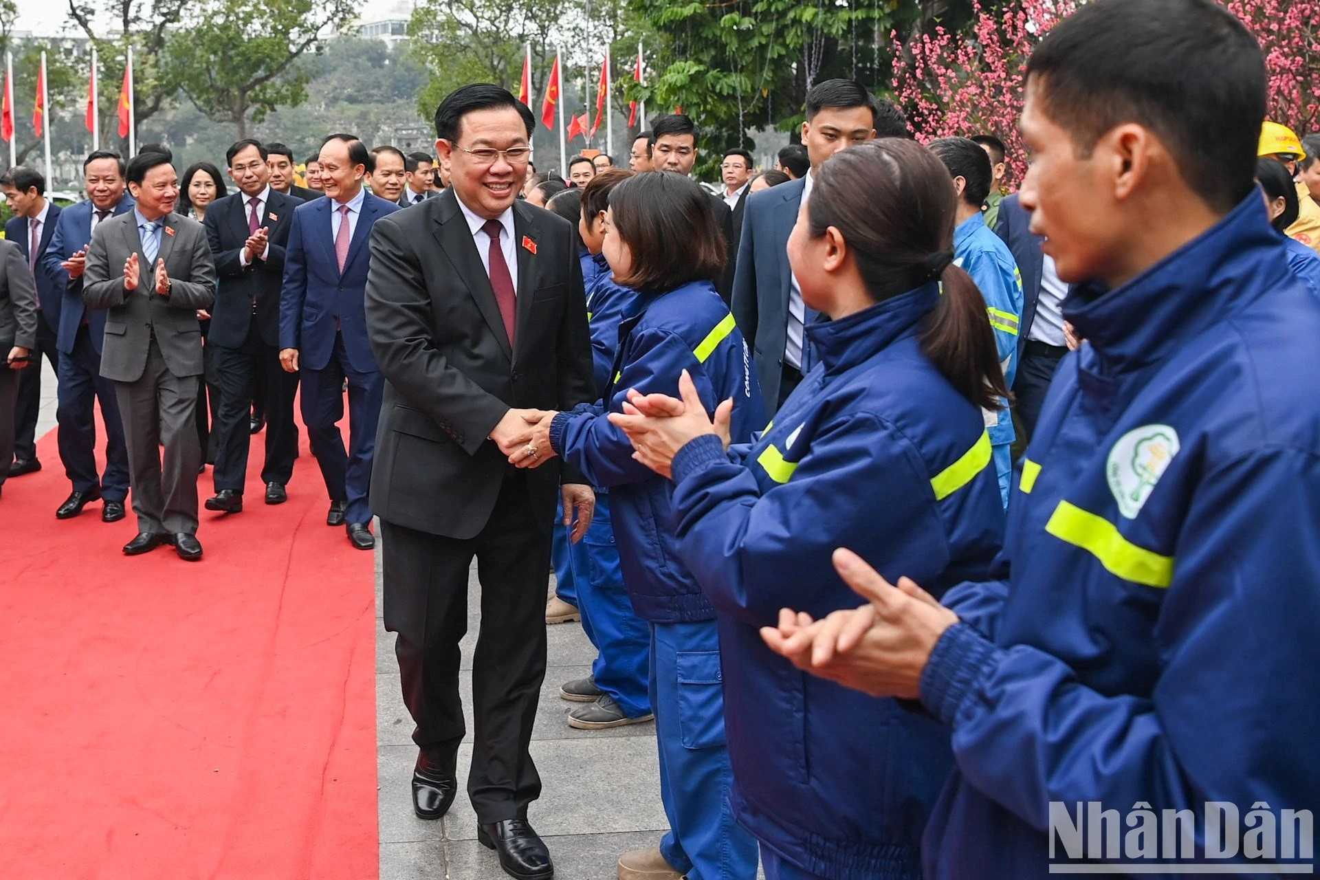 El jefe del Legislativo se reúne con trabajadores locales. El jefe del Legislativo se reúne con trabajadores locales.