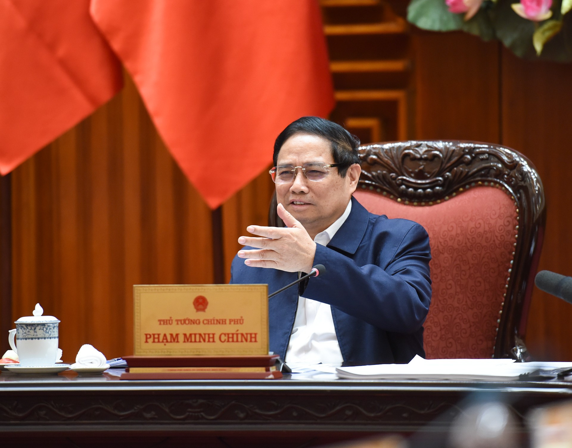 El primer ministro Pham Minh Chinh preside la reunión. El primer ministro Pham Minh Chinh preside la reunión.