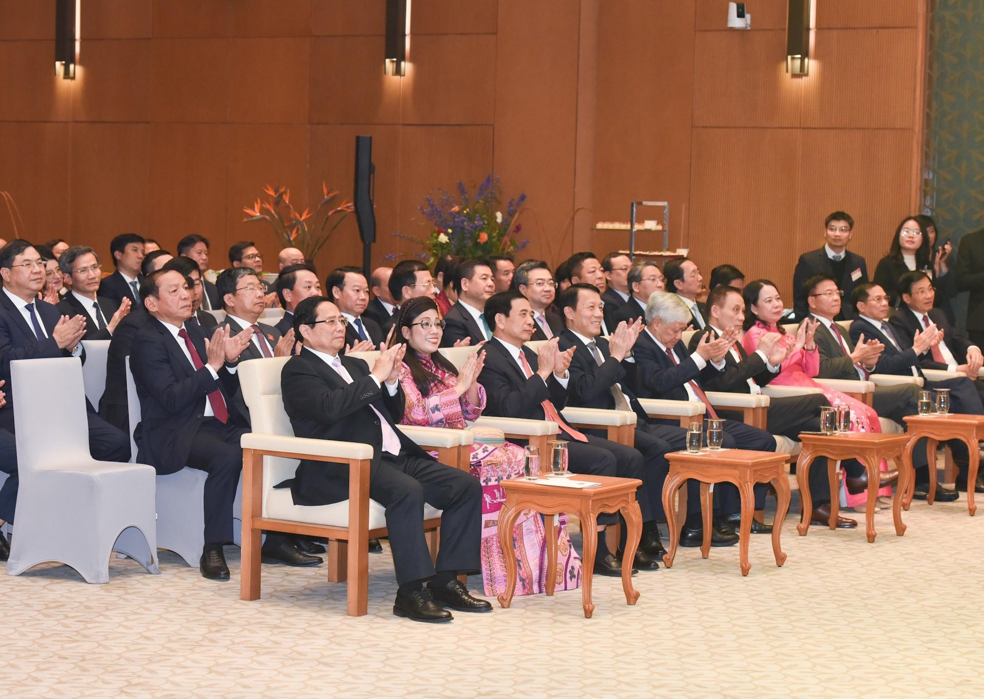 El premier Pham Minh Chinh y su esposa en la velada.