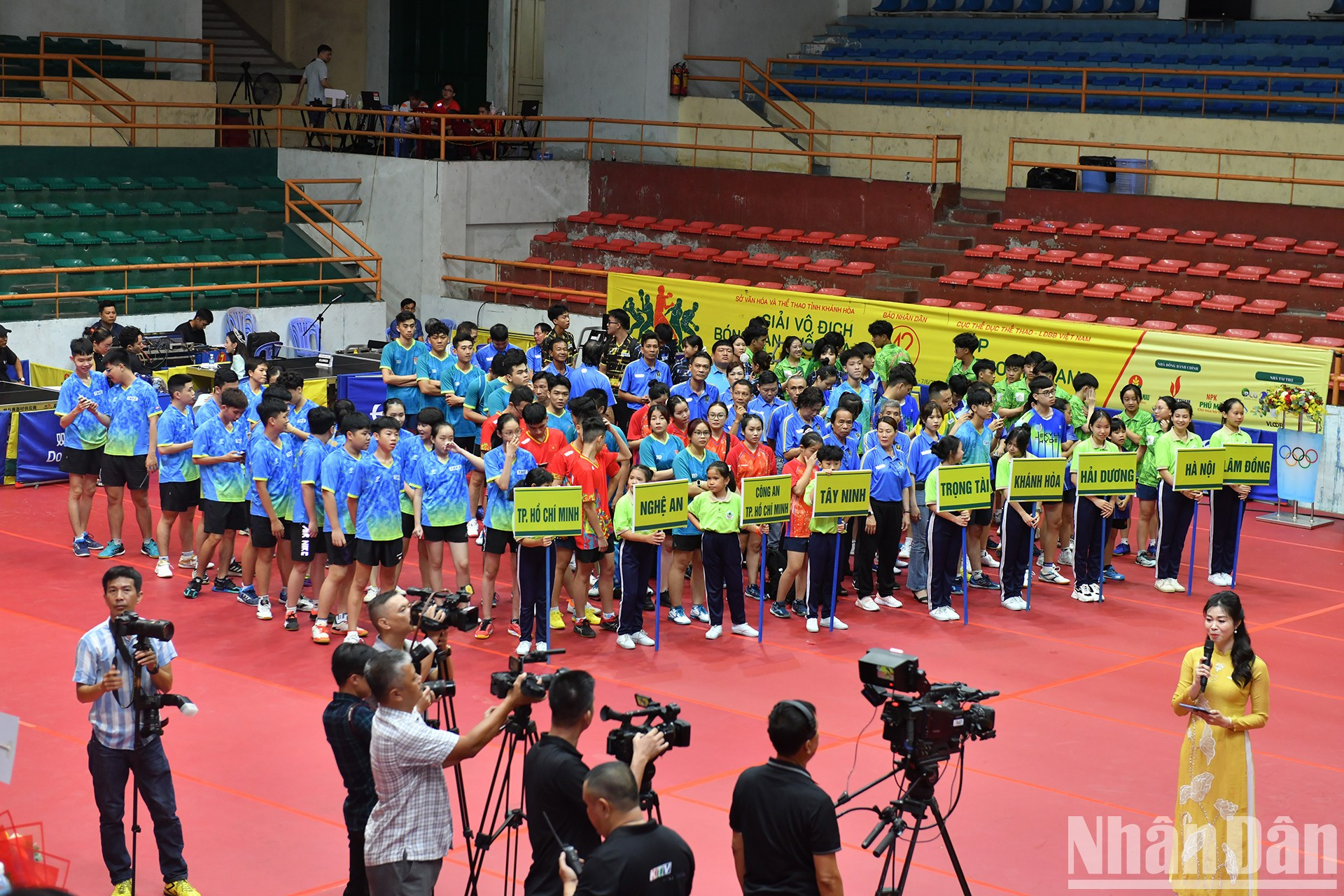 El torneo reúne a casi 200 atletas de 17 delegaciones de provincias, ciudades, sectores y empresas de todo el país. El torneo reúne a casi 200 atletas de 17 delegaciones de provincias, ciudades, sectores y empresas de todo el país.