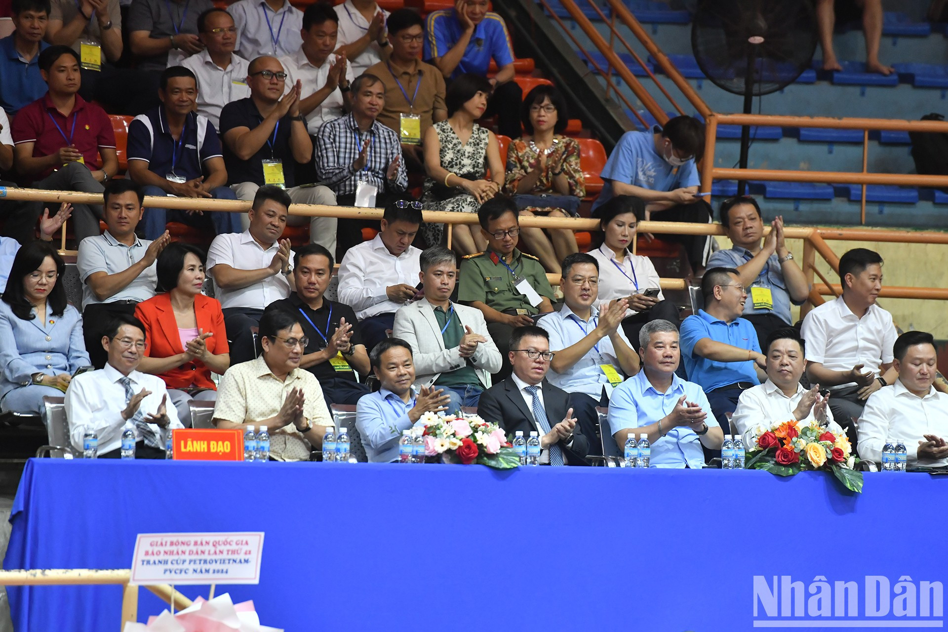 Asistentes a la inauguración de la cita deportiva. Asistentes a la inauguración de la cita deportiva.