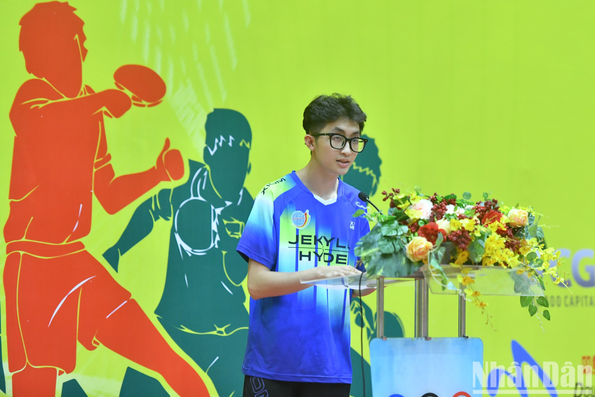 Nguyen Duy Phong, de la delegación Hai Duong Long Hai, presta juramento en nombre de los atletas. Nguyen Duy Phong, de la delegación Hai Duong Long Hai, presta juramento en nombre de los atletas.