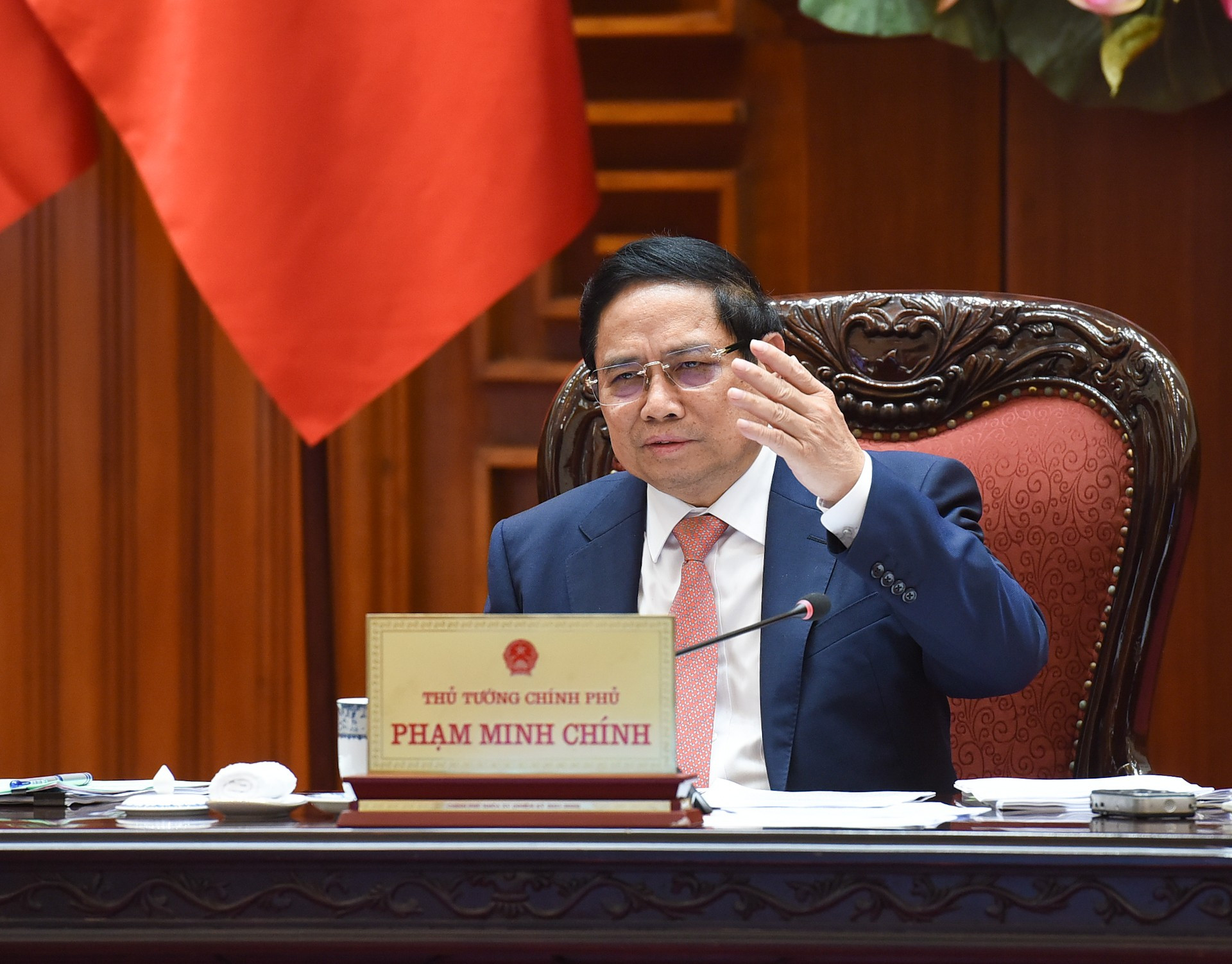 El jefe de Gobierno interviene en la reunión.