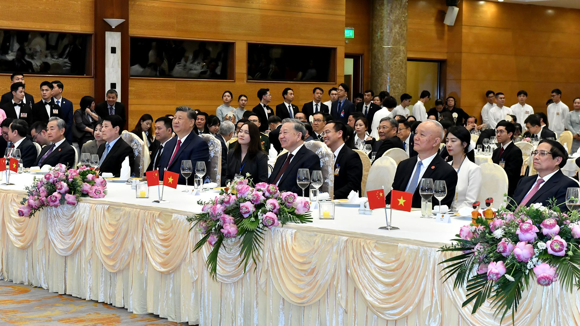 [Foto] Dirigentes vietnamitas ofrecen cena de gala al secretario general y presidente Xi Jinping
