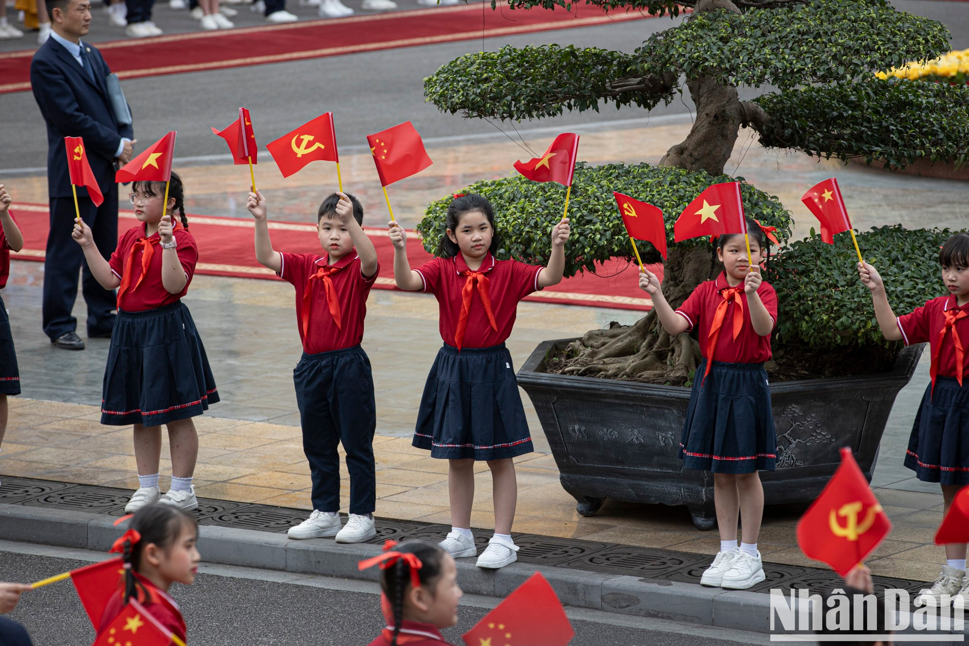 Niños capitalinos participan en el acto. Niños capitalinos participan en el acto.