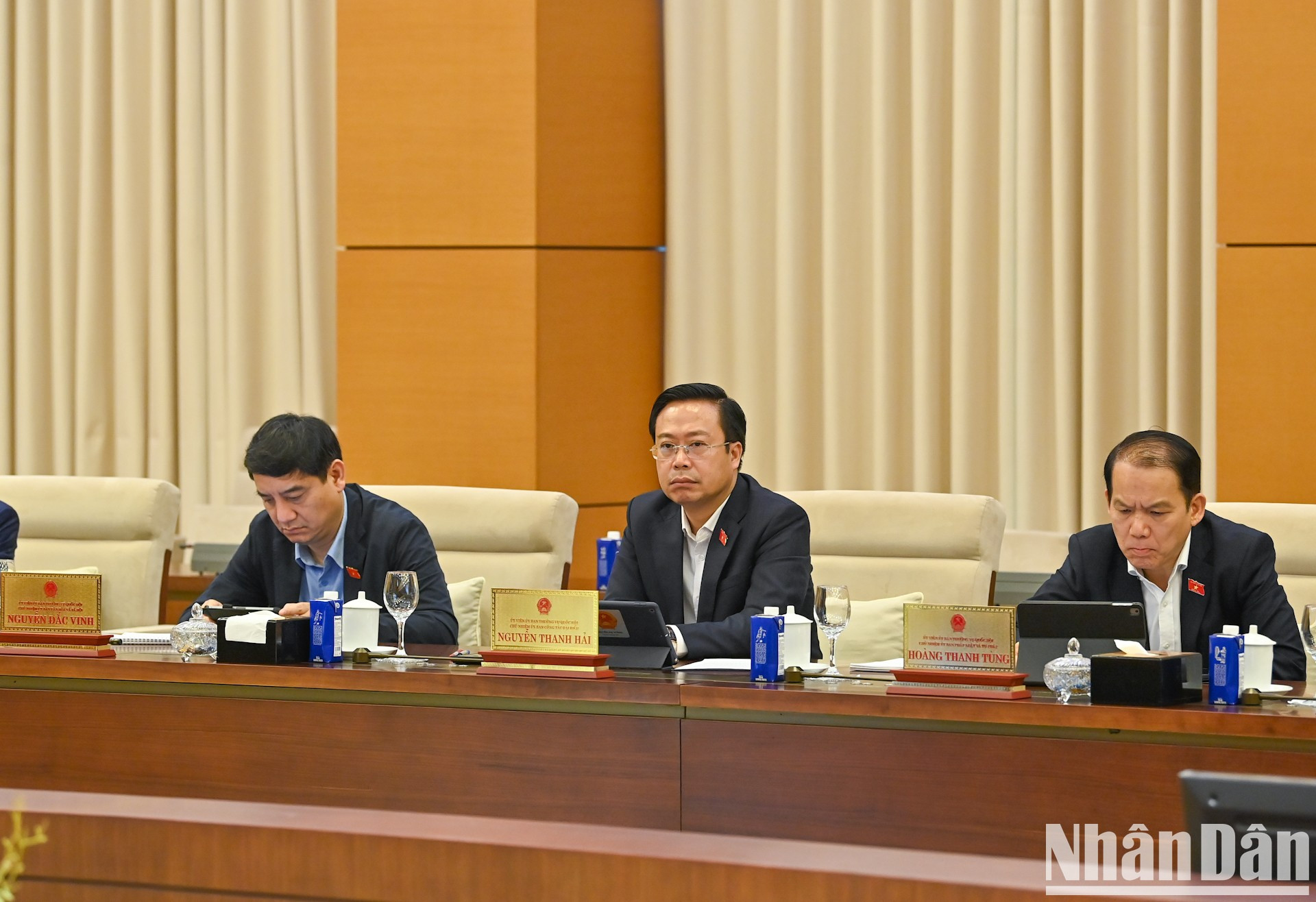 Diputados en la reunión.