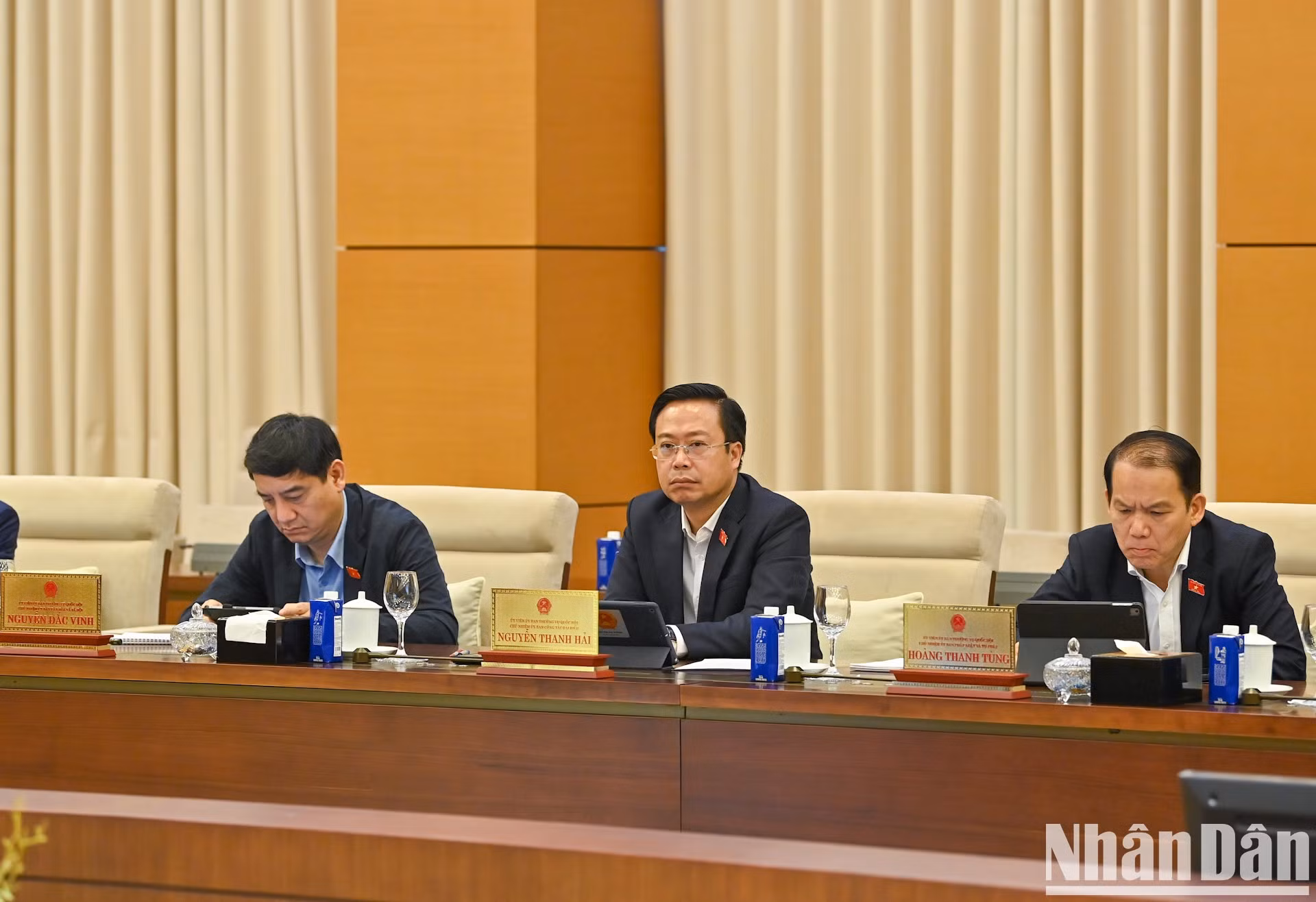 Diputados en la reunión. Diputados en la reunión.