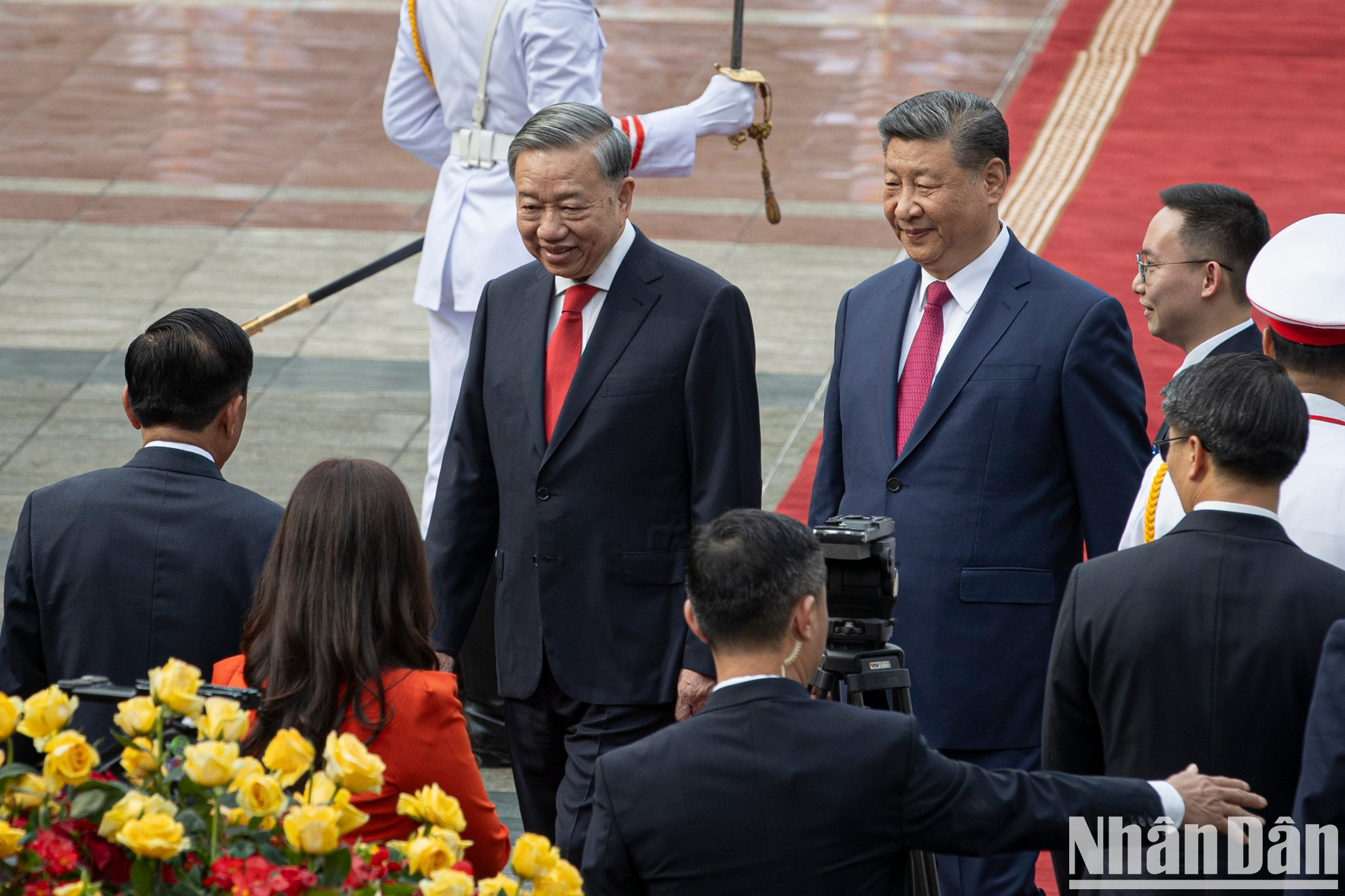 El secretario general del PCV, To Lam, presenta a los delegados vietnamitas al líder chino. El secretario general del PCV, To Lam, presenta a los delegados vietnamitas al líder chino.