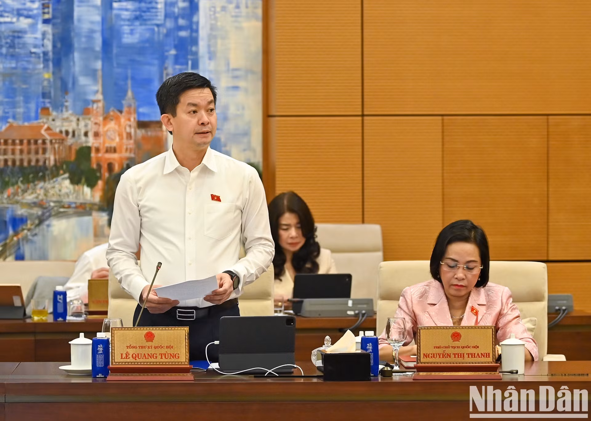 El secretario general de la AN y jefe de la Oficina Parlamentaria, Le Quang Tung. El secretario general de la AN y jefe de la Oficina Parlamentaria, Le Quang Tung.