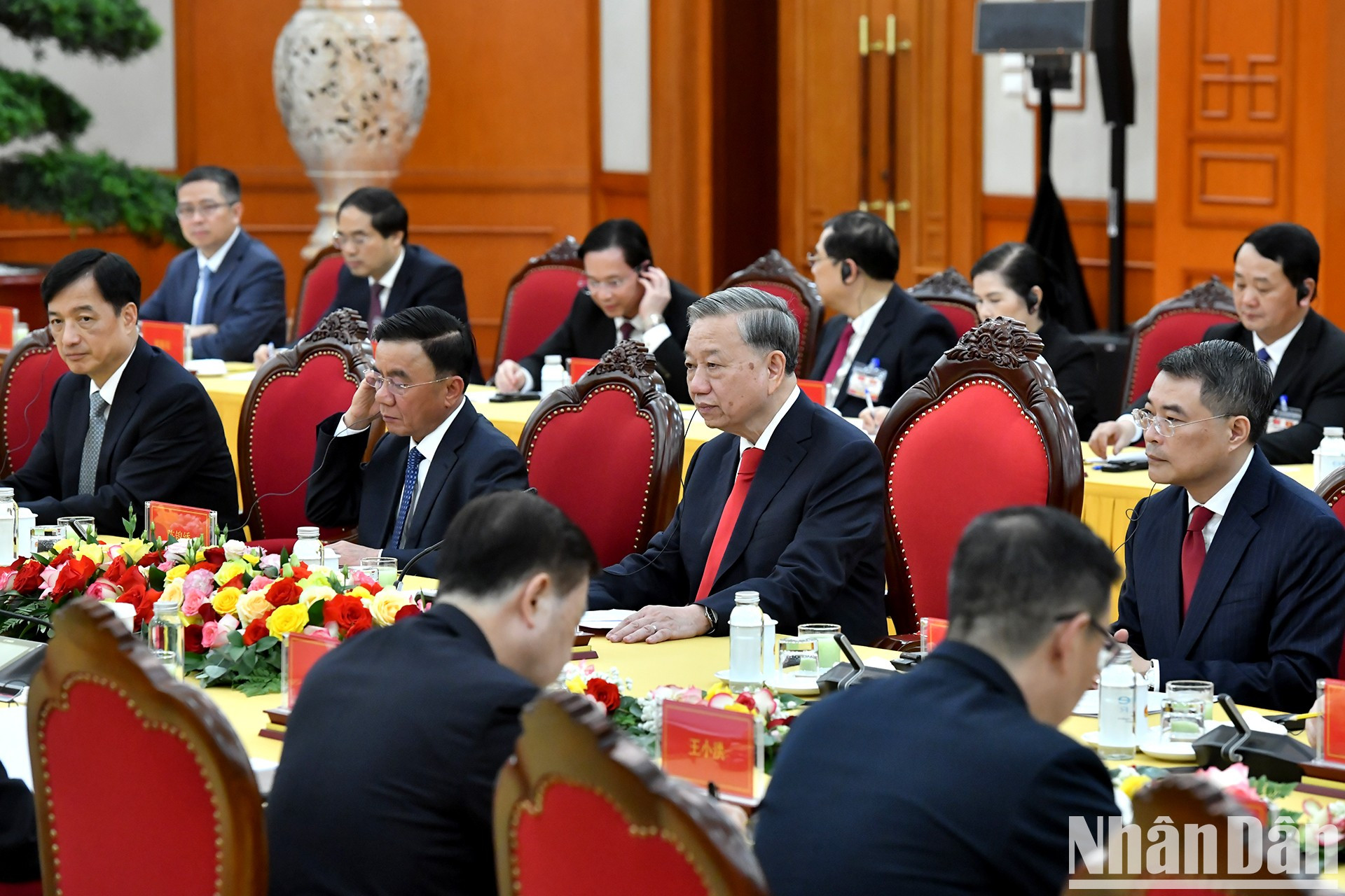 El secretario general del Partido Comunista de Vietnam, To Lam, interviene en la reunión.