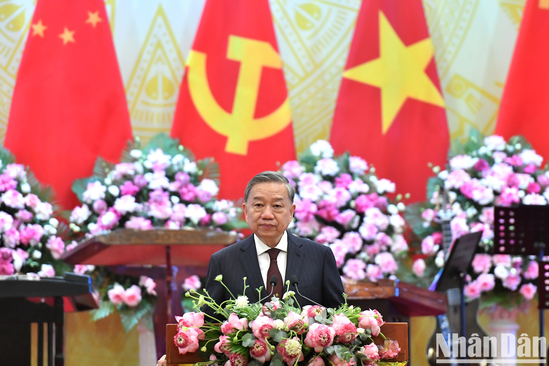El secretario general del Partido Comunista de Vietnam, To Lam, pronuncia el discurso de bienvenida. El secretario general del Partido Comunista de Vietnam, To Lam, pronuncia el discurso de bienvenida.