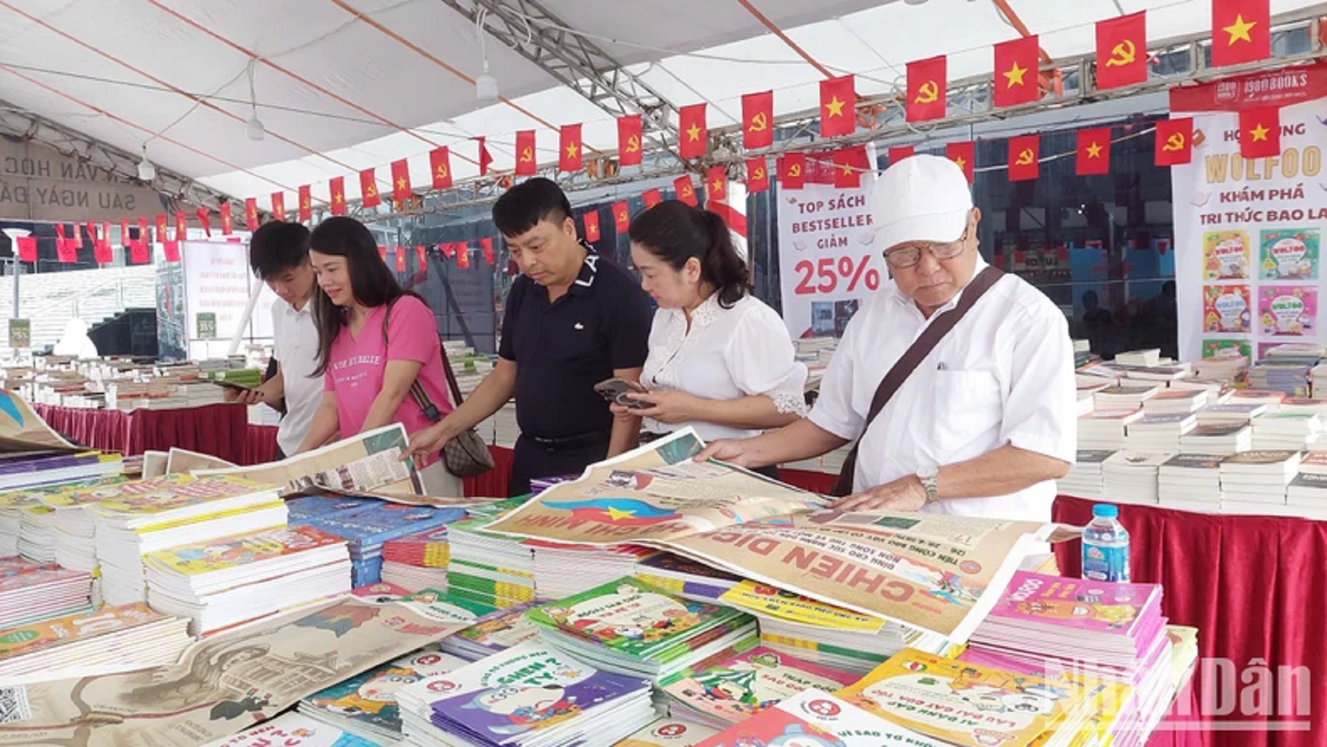 El suplemento se entrega gratis en la Biblioteca de Quang Ninh. El suplemento se entrega gratis en la Biblioteca de Quang Ninh.