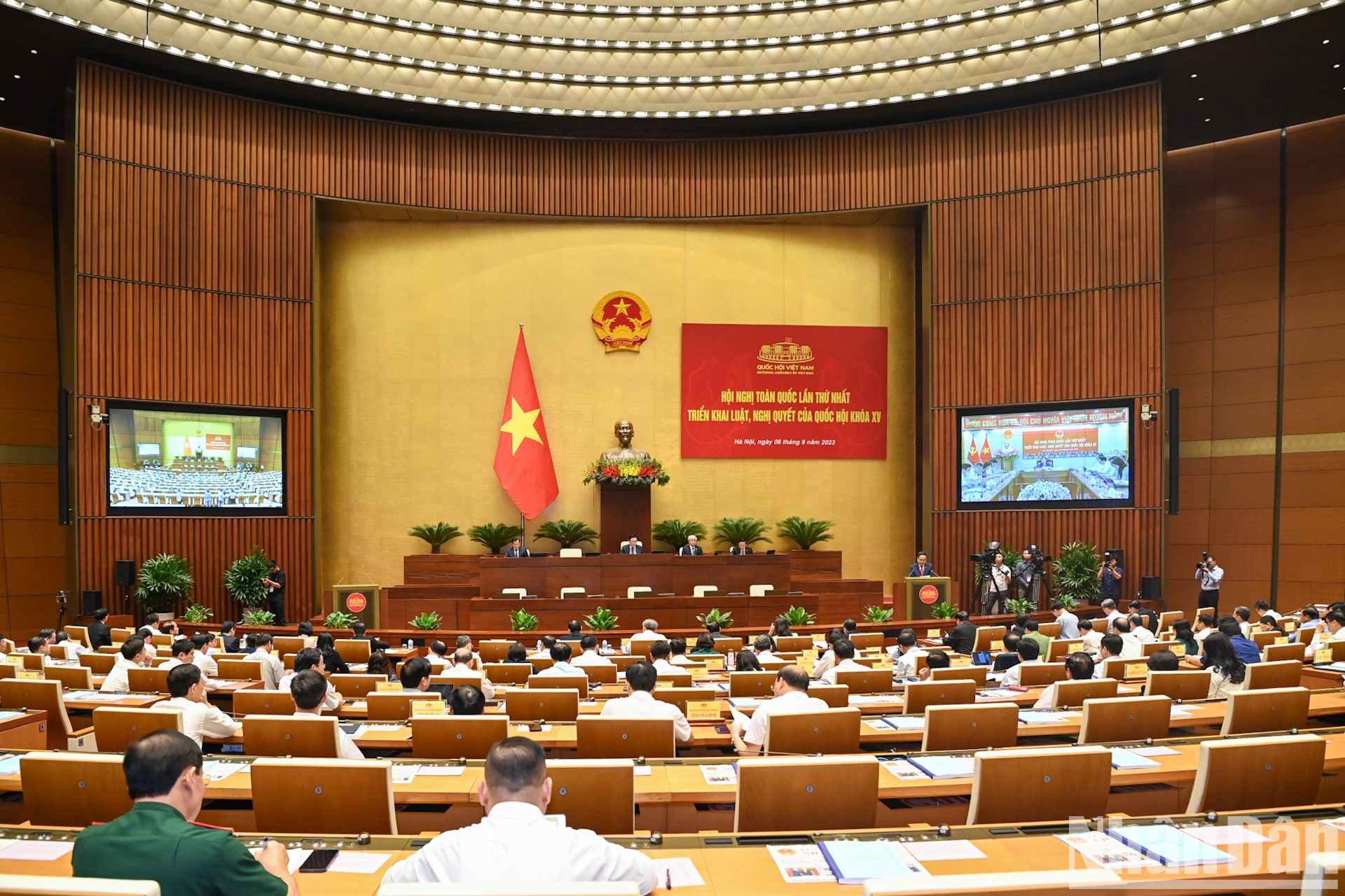 La cita tiene como objetivo interiorizar y poner en práctica las leyes y resoluciones aprobadas en el quinto período de sesiones de la ANV y revisar el despliegue de semejantes contenidos en el cuarto período de sesiones. La cita tiene como objetivo interiorizar y poner en práctica las leyes y resoluciones aprobadas en el quinto período de sesiones de la ANV y revisar el despliegue de semejantes contenidos en el cuarto período de sesiones.