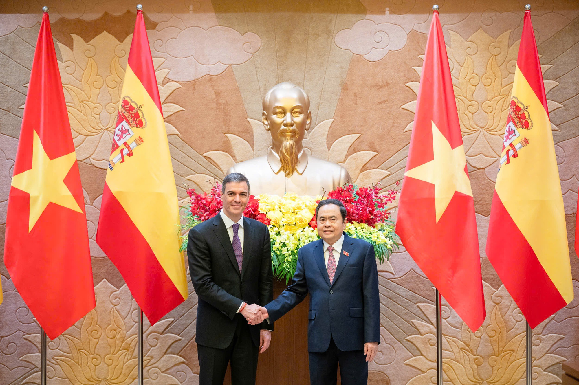 [Foto] Máximo legislador vietnamita se entrevista con presidente del Gobierno de España