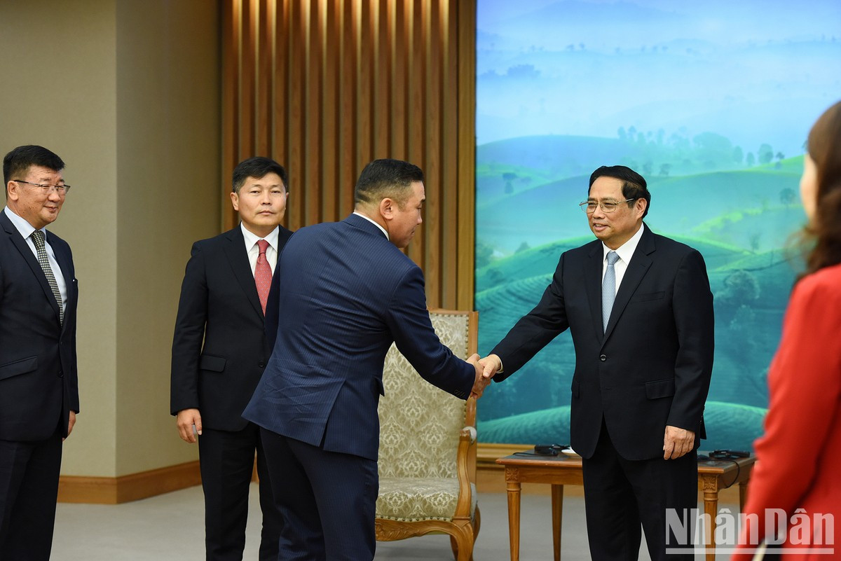 El jefe de Gobierno recibe a miembros de la delegación de Mongolia. El jefe de Gobierno recibe a miembros de la delegación de Mongolia.