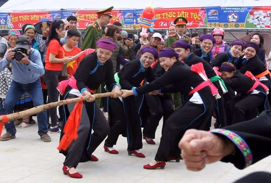 Se rehabilitó el Festival de juego de la soga del grupo étnico Tay en el distrito de Bac Ha en la provincia montañosa de Lao Cai, el cual fue honrado por la Unesco como Patrimonio Cultural Inmaterial de la Humanidad.