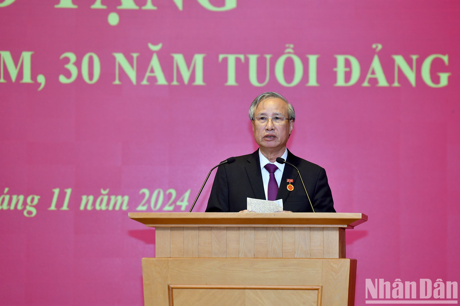 El compañero Tran Quoc Vuong habla en la ceremonia. El compañero Tran Quoc Vuong habla en la ceremonia.