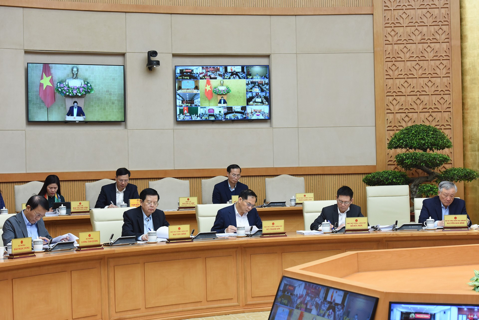 Vicepremieres y jefes de ministerios, departamentos y sectores. Vicepremieres y jefes de ministerios, departamentos y sectores.