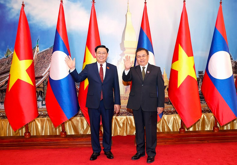 Los presidentes de la AN de Vietnam, Vuong Dinh Hue, y la de Laos, Saysomphone Phomvihane. Los presidentes de la AN de Vietnam, Vuong Dinh Hue, y la de Laos, Saysomphone Phomvihane.
