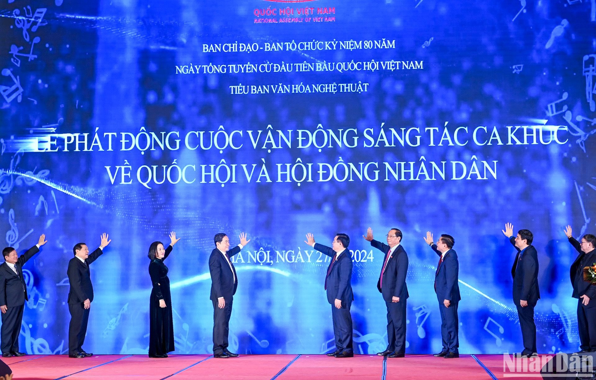El presidente de la Asamblea Nacional y otros delegados realizan el protocolo para dar inicios al concurso. El presidente de la Asamblea Nacional y otros delegados realizan el protocolo para dar inicios al concurso.