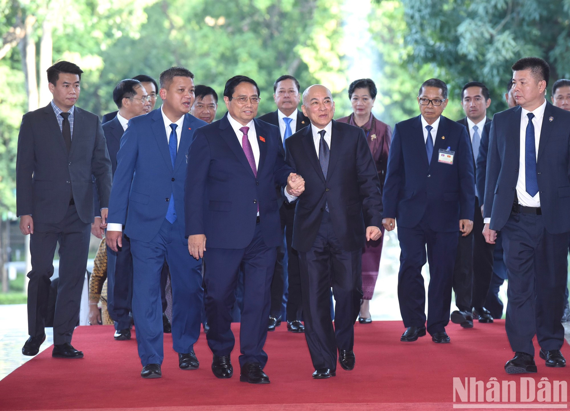 El primer ministro de Vietnam, Pham Minh Chinh, recibe al rey de Camboya, Preah Bat Samdech Preah Boromneath Norodom Sihamoni. El primer ministro de Vietnam, Pham Minh Chinh, recibe al rey de Camboya, Preah Bat Samdech Preah Boromneath Norodom Sihamoni.