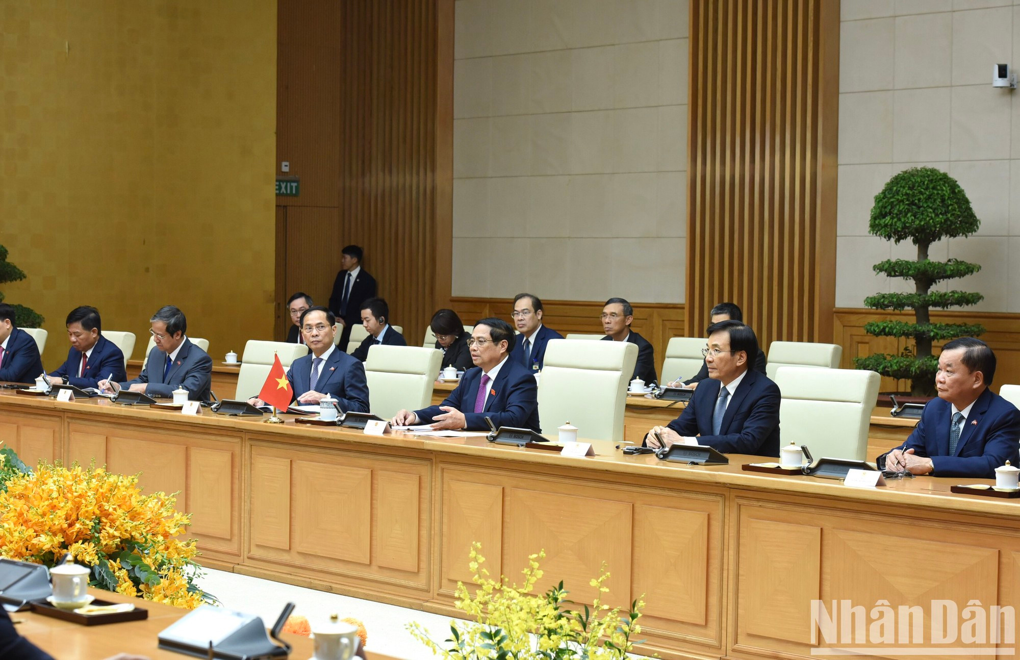 El dirigente y otros miembros del Gobierno vietnamita. El dirigente y otros miembros del Gobierno vietnamita.