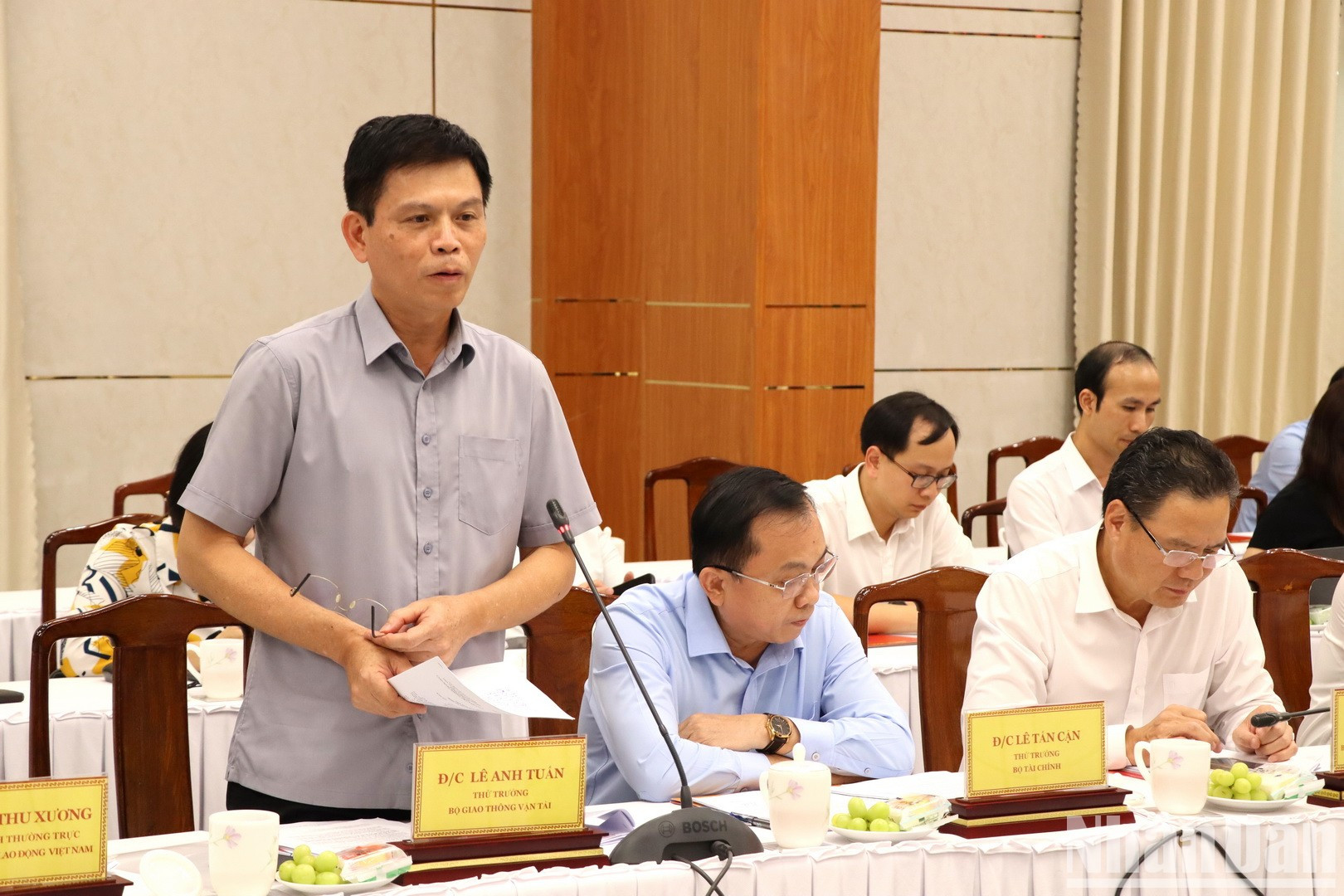 Un delegado del Ministerio de Transporte habla sobre el proyecto de construcción del Aeropuerto Internacional de Long Thanh. Un delegado del Ministerio de Transporte habla sobre el proyecto de construcción del Aeropuerto Internacional de Long Thanh.