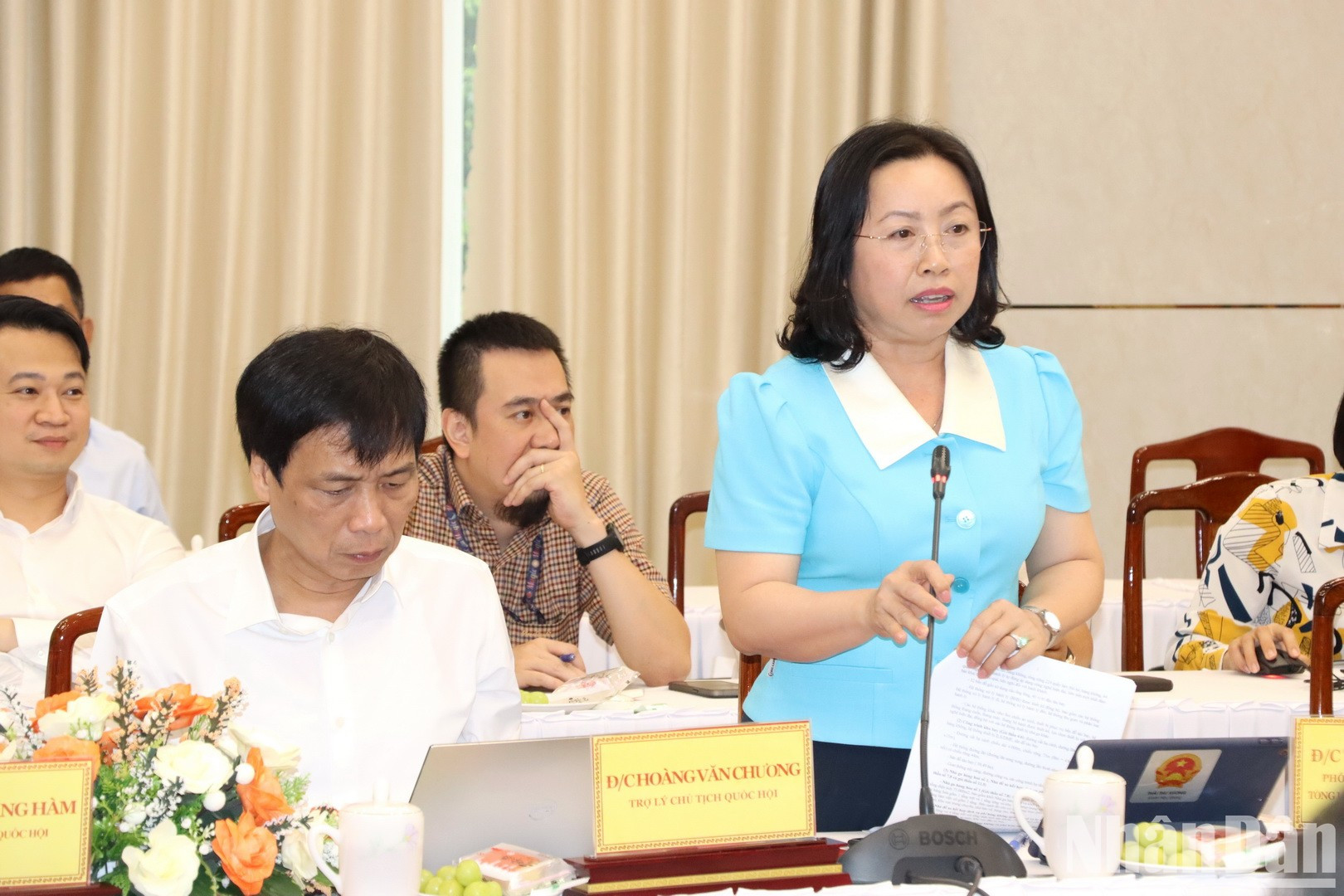 Una ejecutiva de la Confederación General del Trabajo de Vietnam aporta opiniones. Una ejecutiva de la Confederación General del Trabajo de Vietnam aporta opiniones.