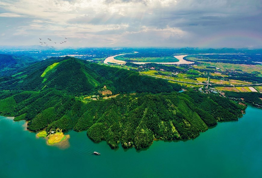 El encantador paisaje de la isla de Van Hoi, un potencial destino turístico del distrito de Tran Yen.