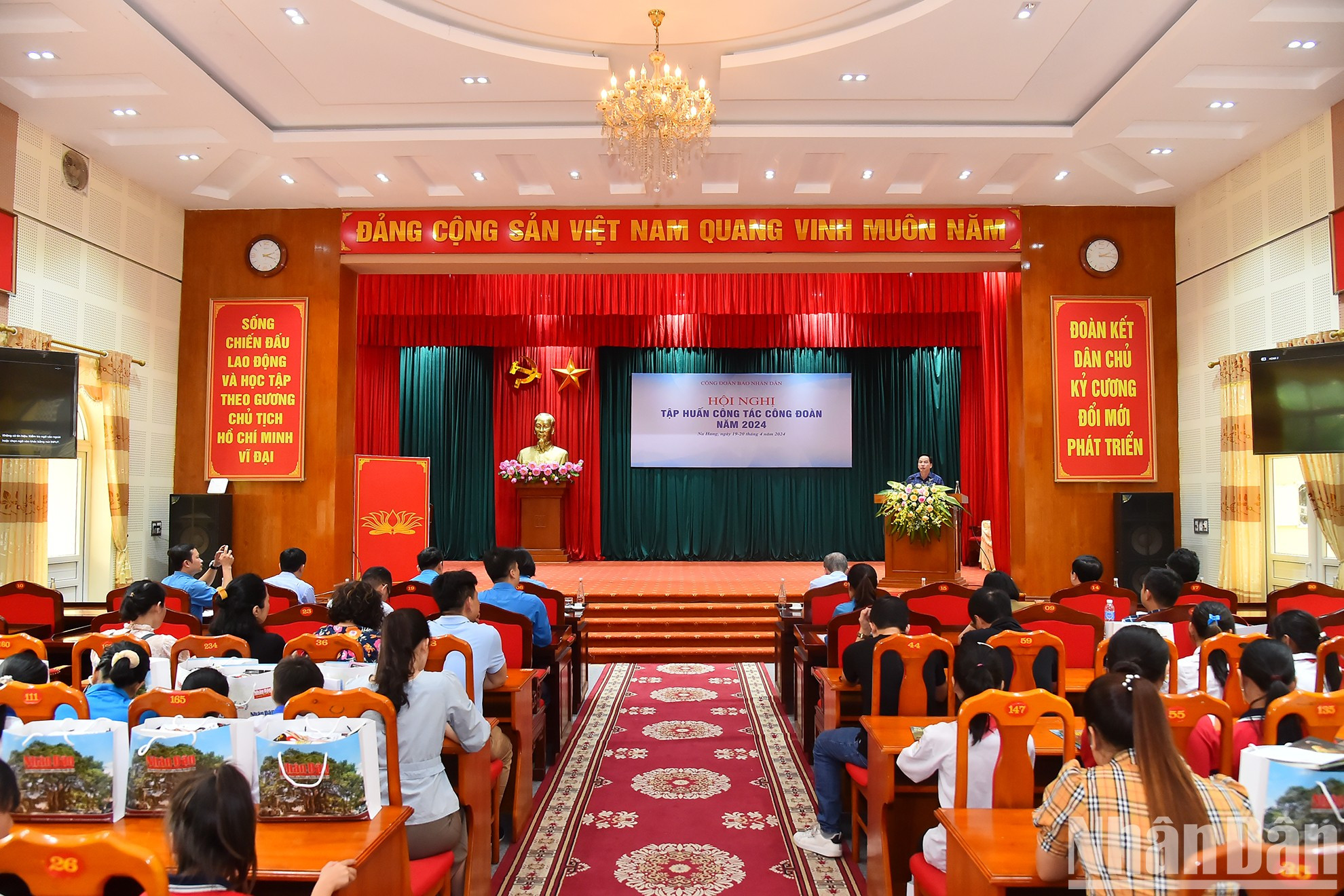 Escena de la conferencia de capacitación. Escena de la conferencia de capacitación.