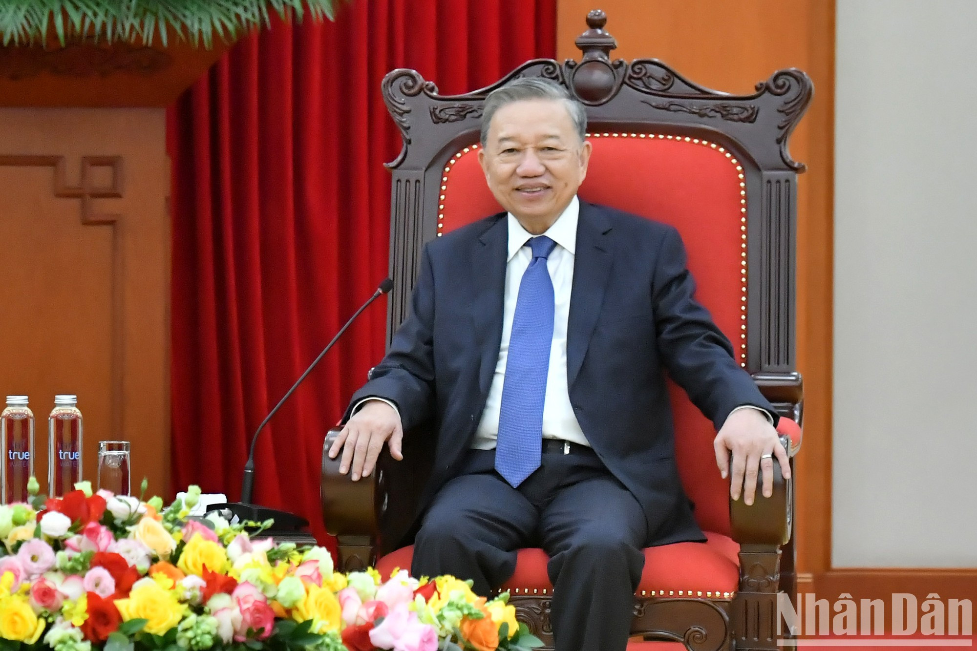 El máximo dirigente político de Vietnam da palabras. El máximo dirigente político de Vietnam da palabras.