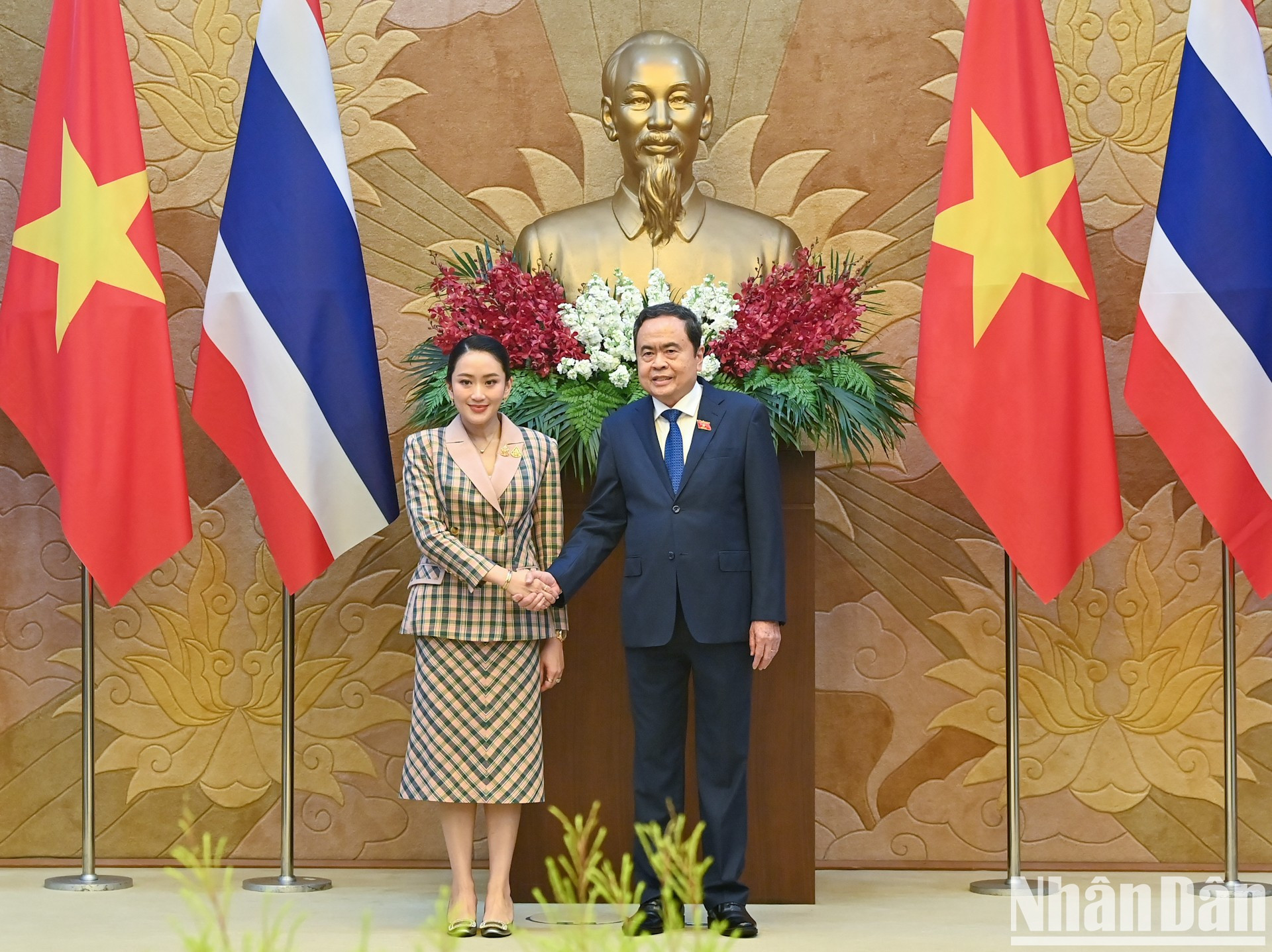 El presidente de la Asamblea Nacional de Vietnam, Tran Thanh Man, y la primera ministra de Tailandia, Paetongtarn Shinawatra. El presidente de la Asamblea Nacional de Vietnam, Tran Thanh Man, y la primera ministra de Tailandia, Paetongtarn Shinawatra.